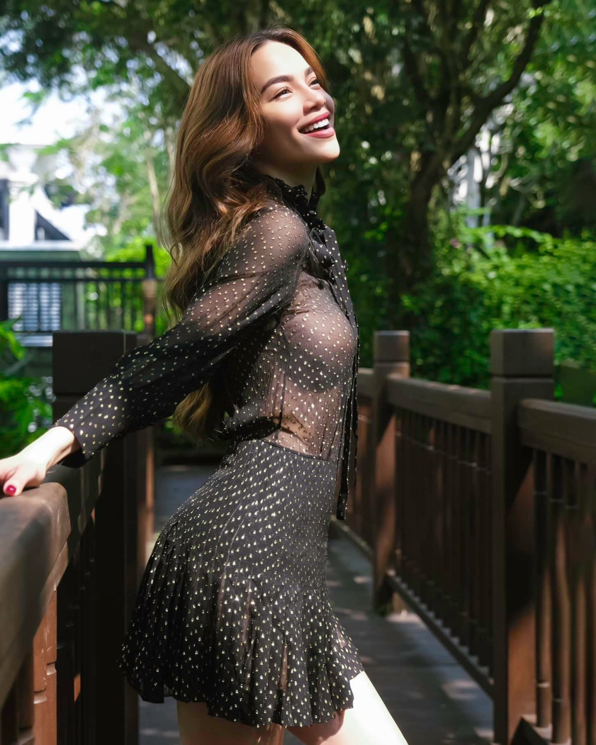 Diện áo xuyên thấu, Hồ Ngọc Hà chọn đồ 'bảo hộ' đồng điệu để tránh sự phản cảm