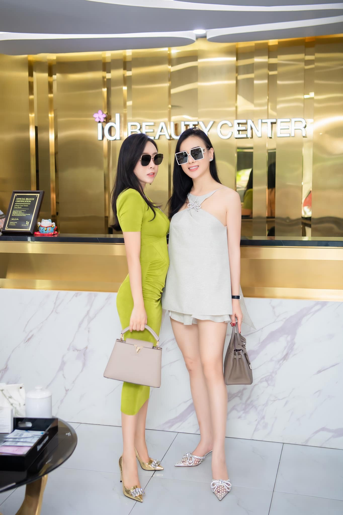 Phương Oanh chứng minh đẳng cấp sang trọng trong mọi hoàn cảnh