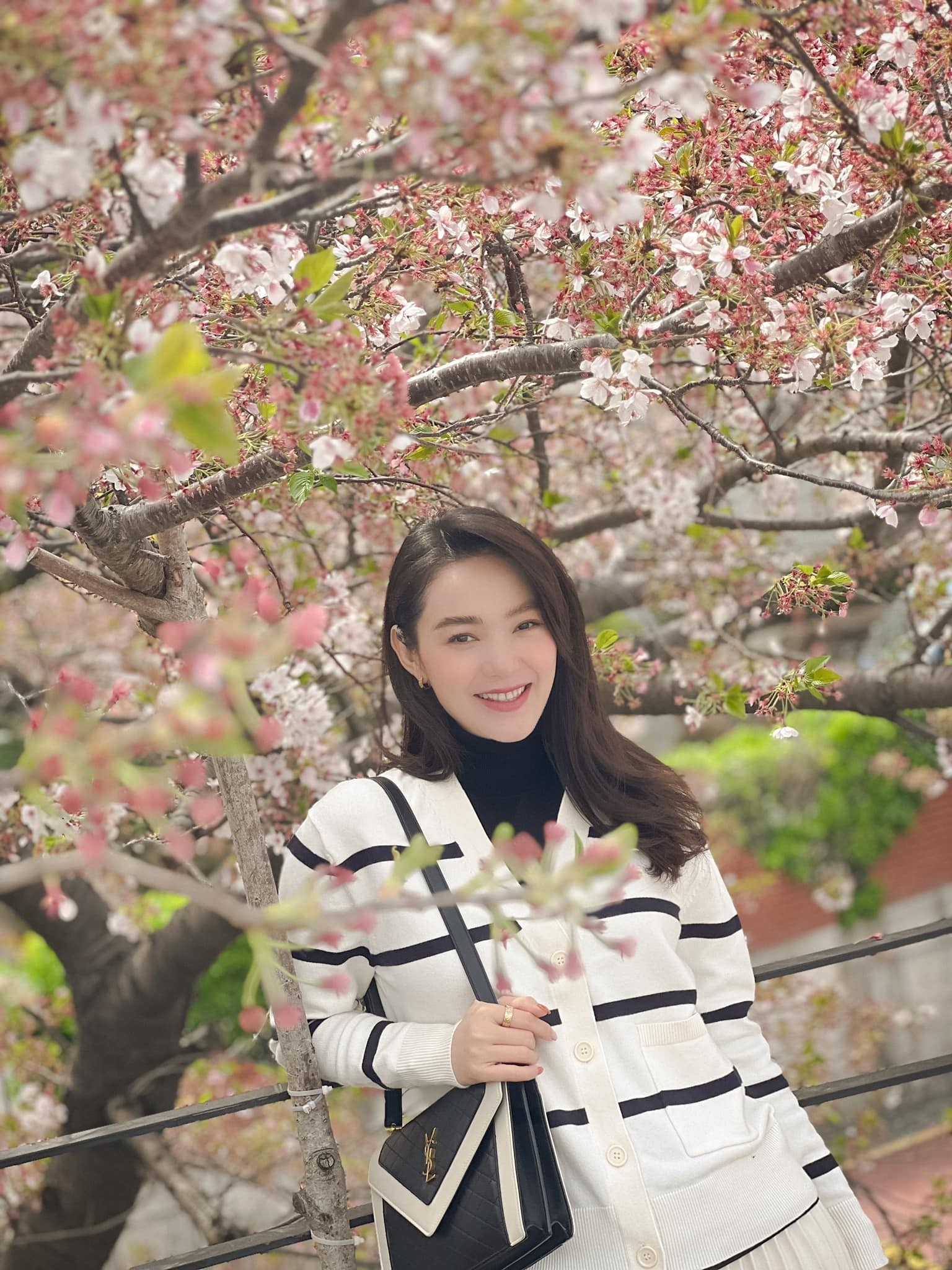 Xuýt xoa trước nhan sắc kinh diễm của mẹ bầu Minh Hằng, bụng to lùm lùm nhưng ‘ăn điểm’ bởi thần thái  - Ảnh 1