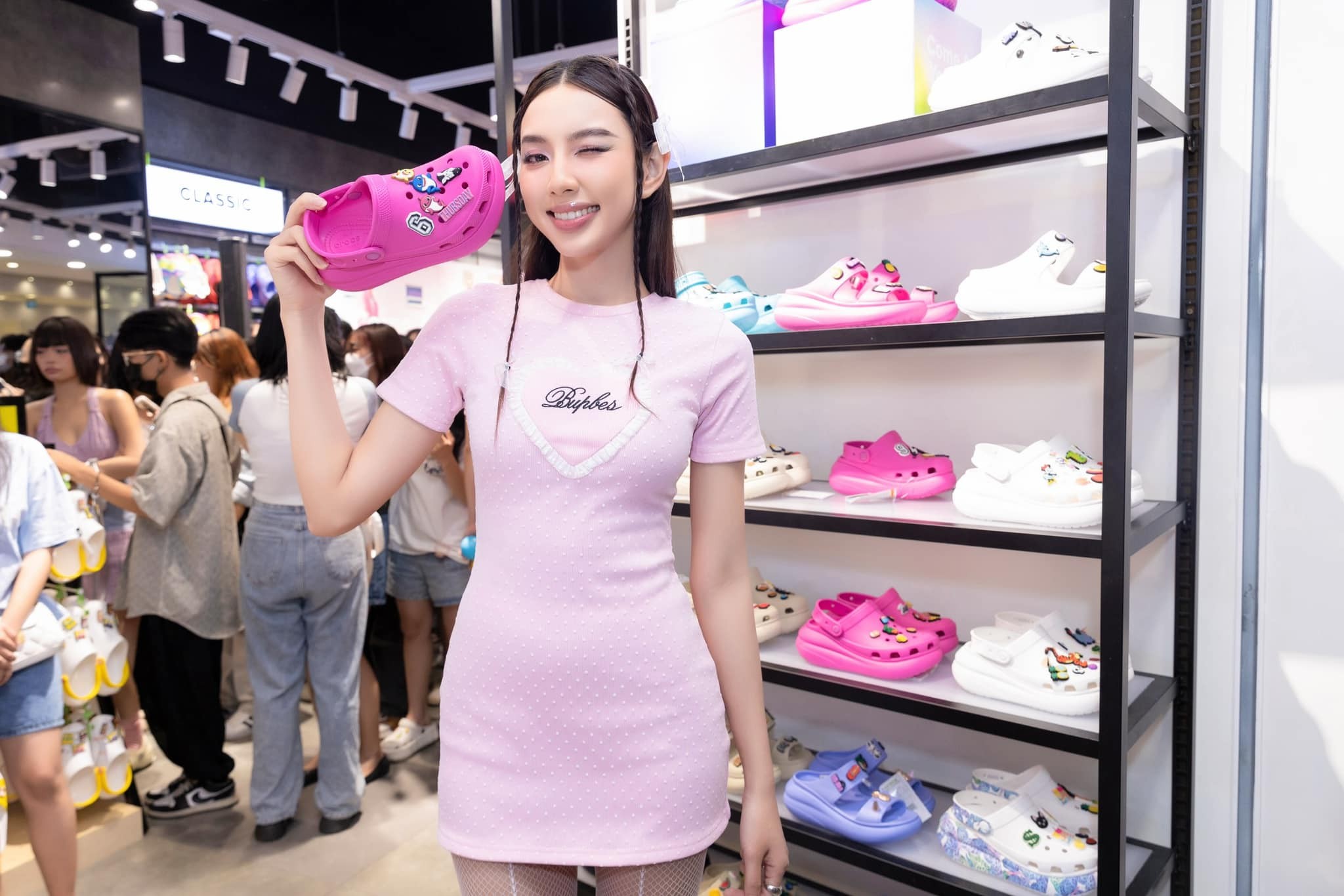 Video: CAM thường bắt trọn Thùy Tiên dự sự kiện, nhan sắc đỉnh cỡ nào mà gây sốt? - Ảnh 4