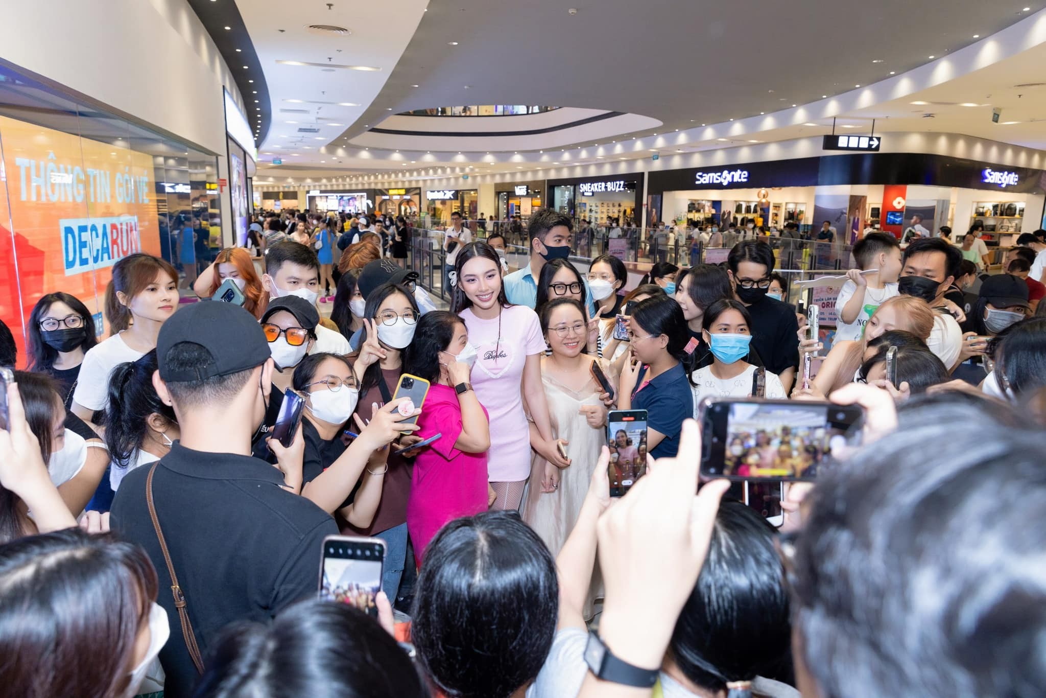 Video: CAM thường bắt trọn Thùy Tiên dự sự kiện, nhan sắc đỉnh cỡ nào mà gây sốt? - Ảnh 1