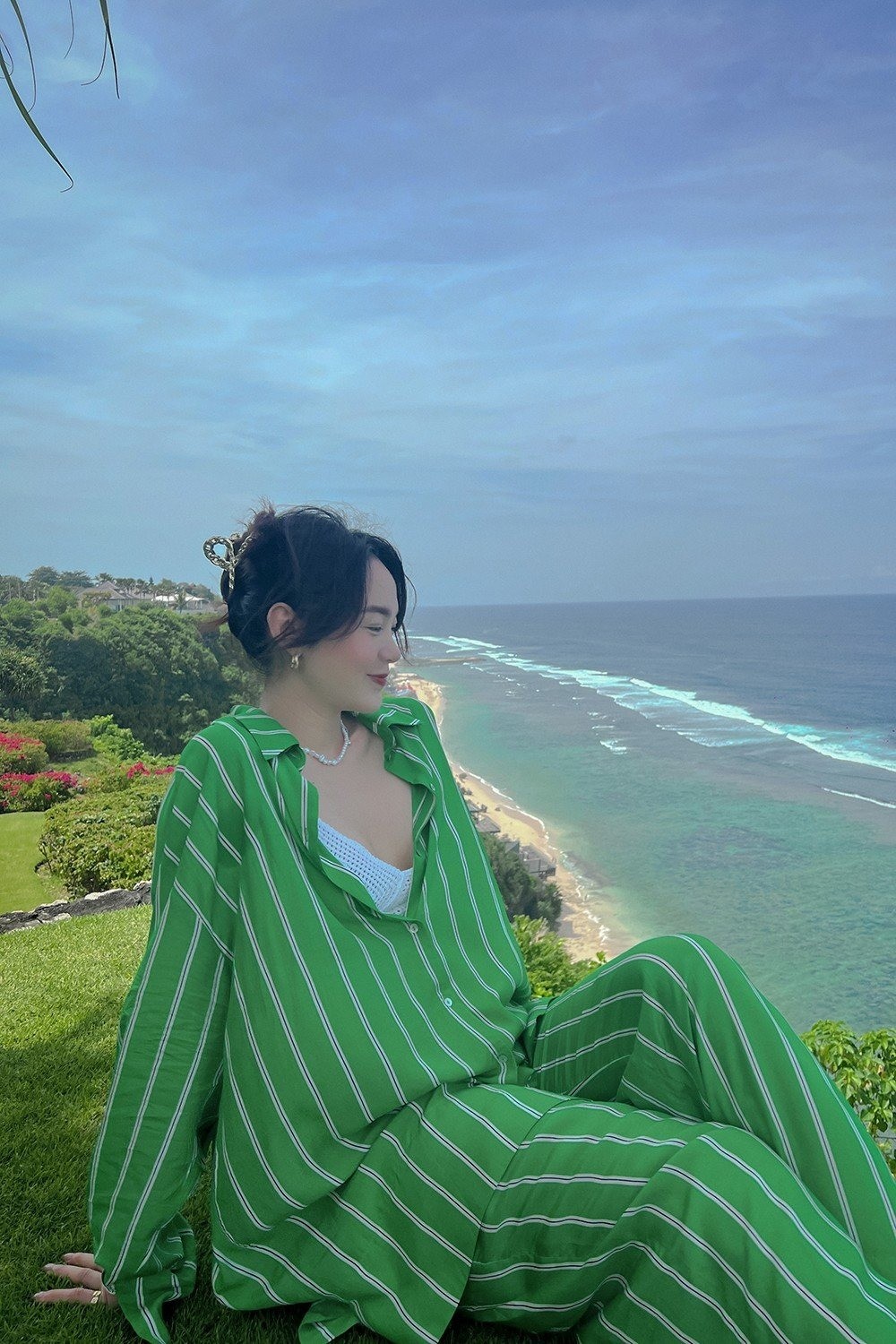 Minh Hằng rạng rỡ trong chuyến du lịch Bali