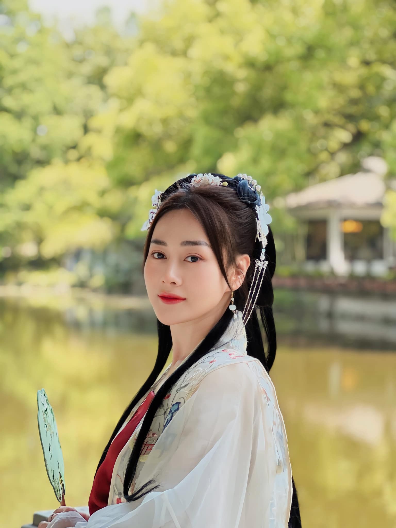 Phương Oanh khoe khí chất chuẩn tổng tài, nhưng dòng trạng thái mới gây chú ý 4 Phương Oanh khoe khí chất chuẩn tổng tài, nhưng dòng trạng thái mới gây chú ý 4