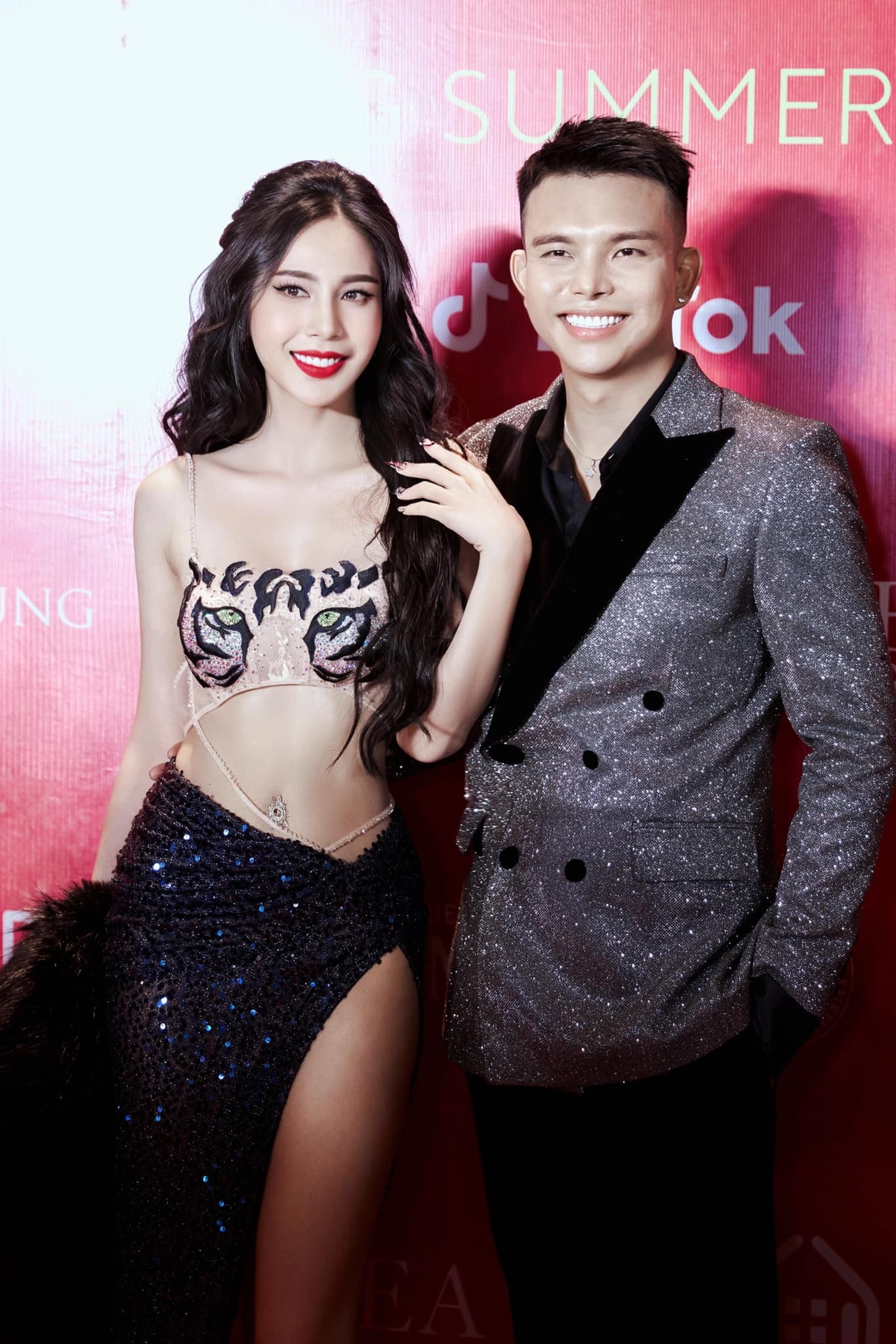 Phản ứng của Thủy Tiên khi được mời dự show từ thiện, thế nào mà Đỗ Long 'đứng hình'? 1 Phản ứng của Thủy Tiên khi được mời dự show từ thiện, thế nào mà Đỗ Long 'đứng hình'? 1