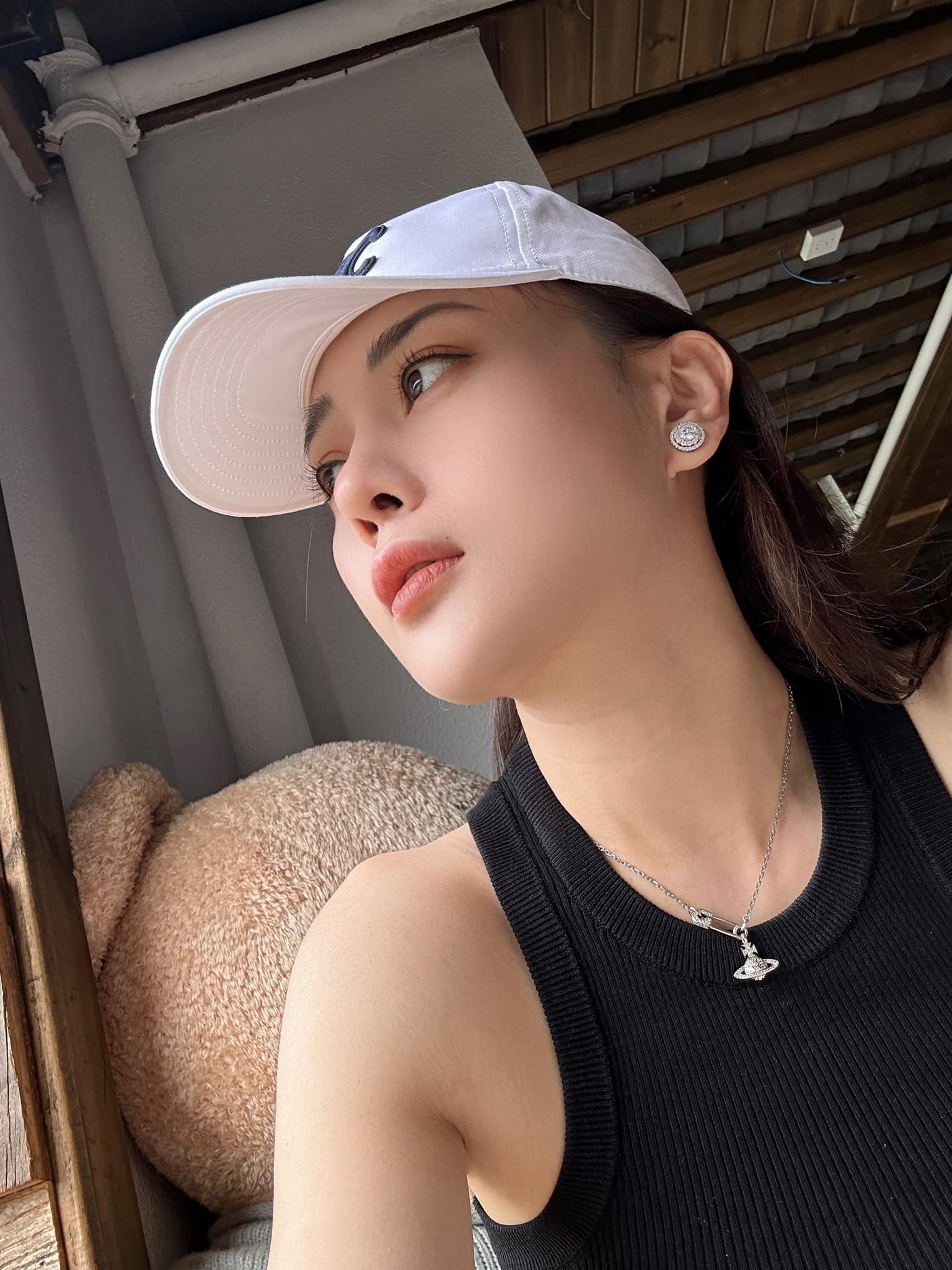 Ở độ tuổi 34, Phương Oanh duy trì được nhan sắc xinh đẹp, trẻ trung