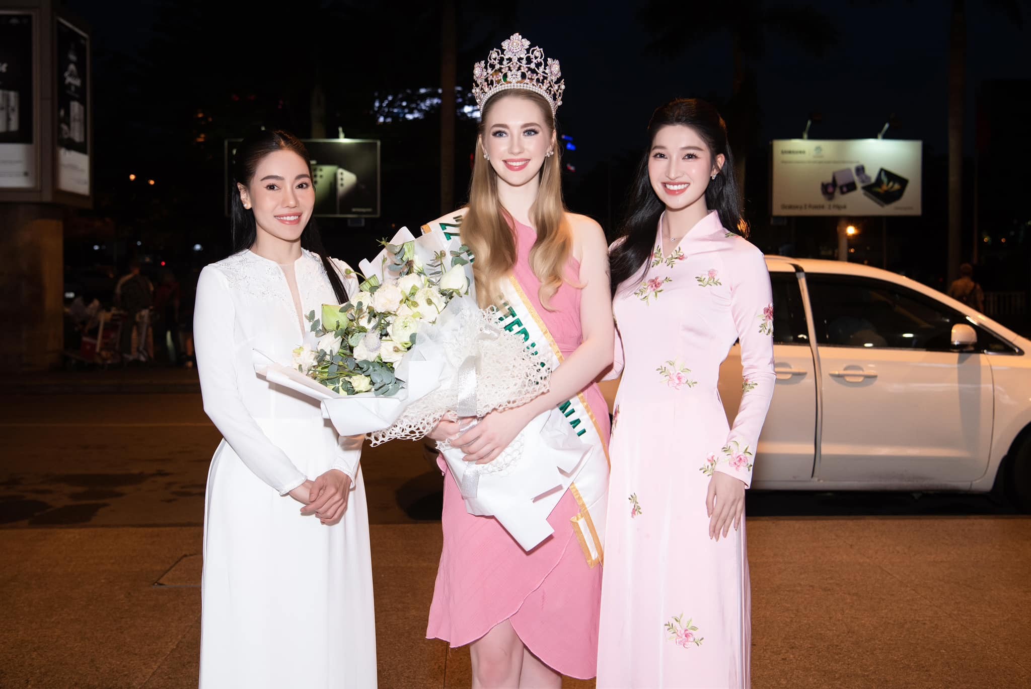 Video: Phương Nhi chung khung hình Hoa hậu Quốc tế, visual 'thần tiên tỷ tỷ' có bị lép vế? - Ảnh 2