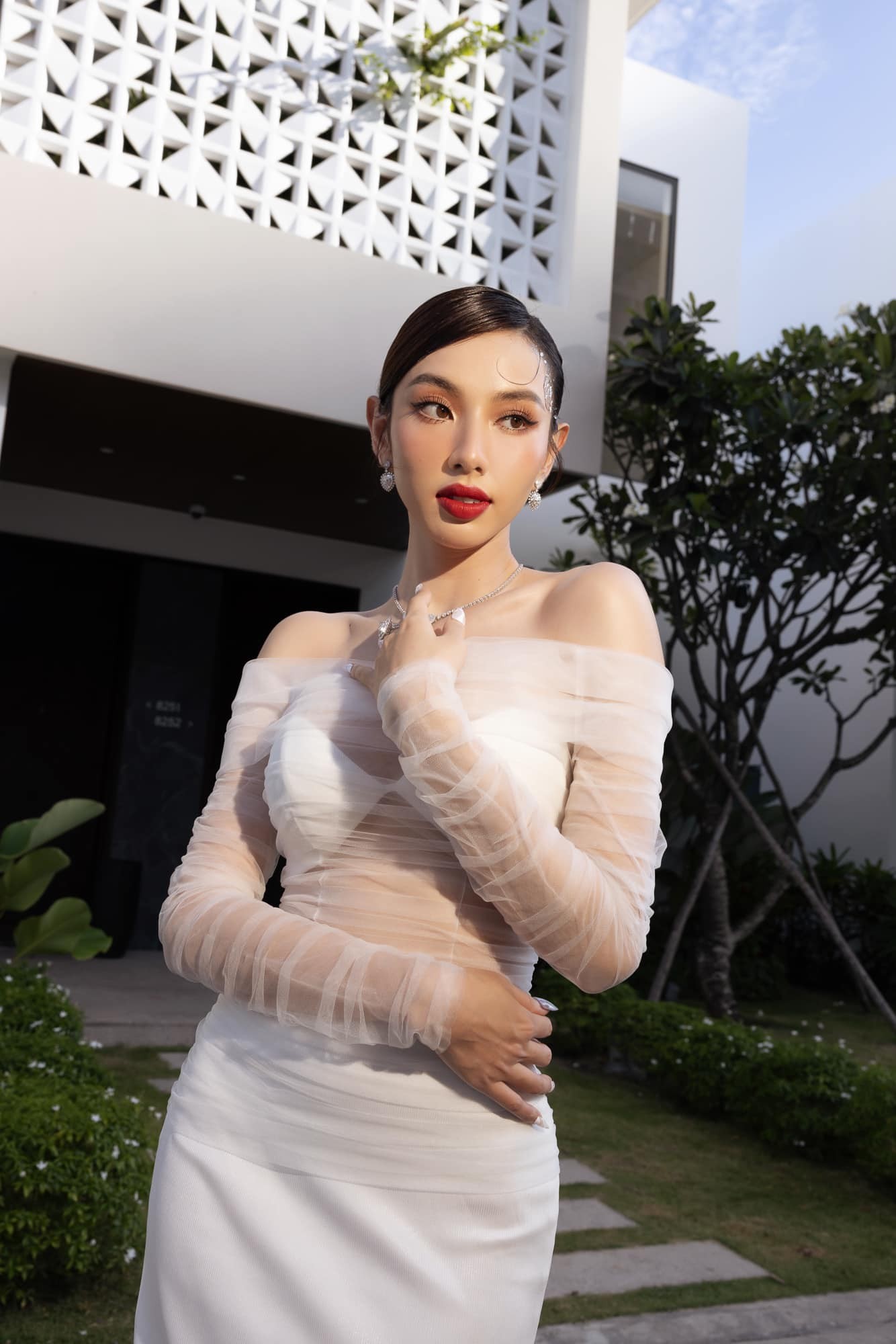 Video: Thùy Tiên 'đẹp từng centimet' khi thả dáng giữa biển cả, dân mạng say nắng hay là say Tiên? 6 Video: Thùy Tiên 'đẹp từng centimet' khi thả dáng giữa biển cả, dân mạng say nắng hay là say Tiên? 6