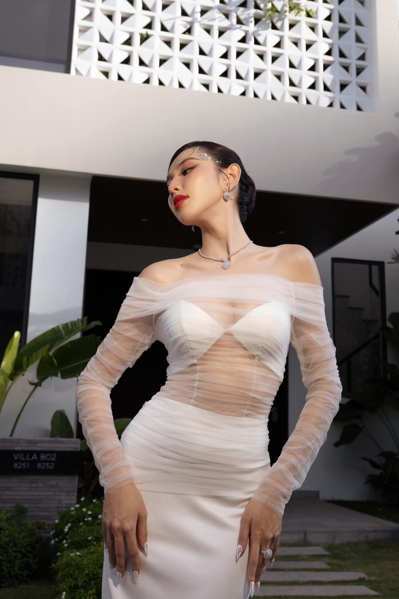 Video: Thùy Tiên 'đẹp từng centimet' khi thả dáng giữa biển cả, dân mạng say nắng hay là say Tiên? 5 Video: Thùy Tiên 'đẹp từng centimet' khi thả dáng giữa biển cả, dân mạng say nắng hay là say Tiên? 5