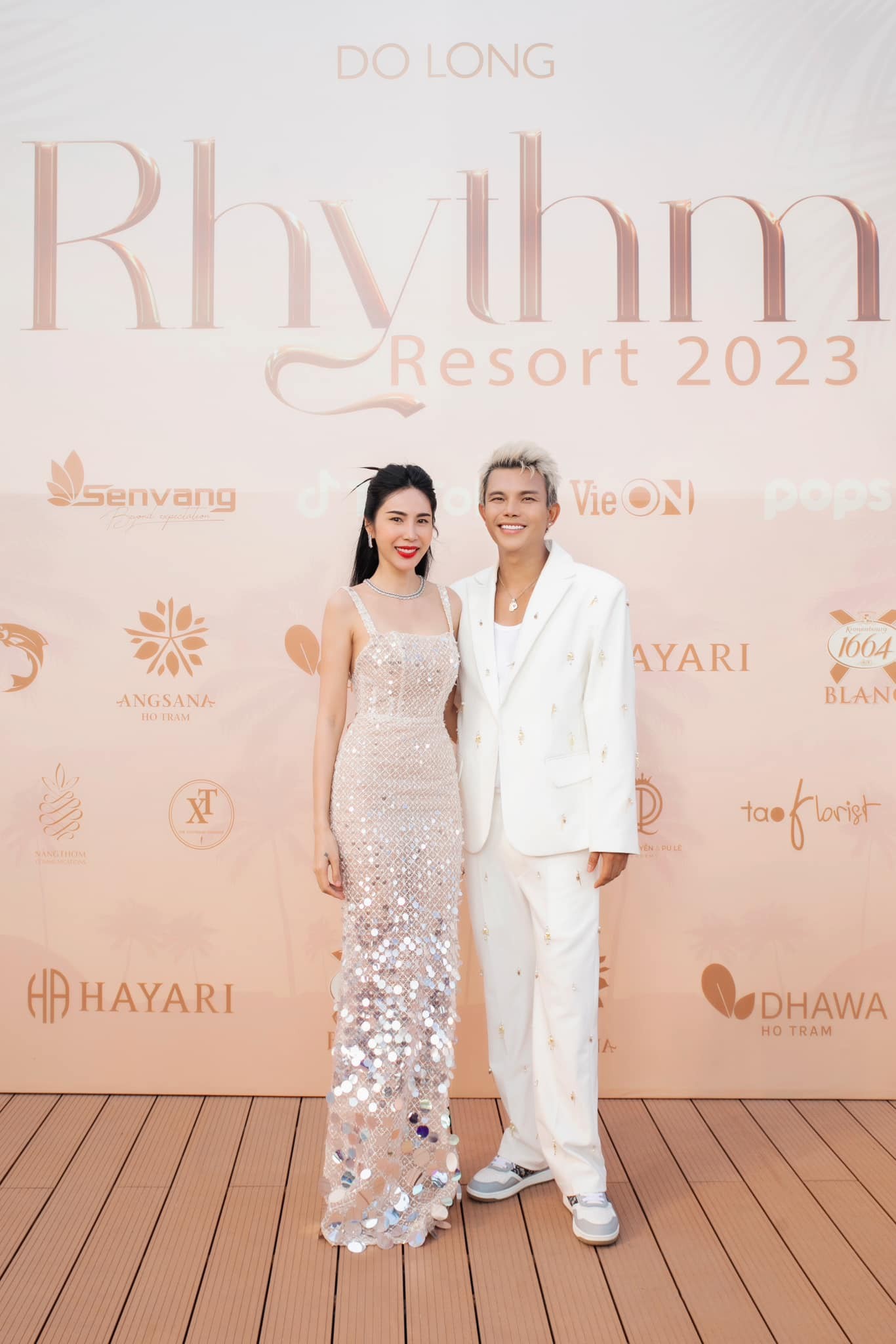 Thủy Tiên lộng lẫy dự sự kiện trình làng bộ sưu tập mới của nhà thiết kế Đỗ Long đã diễn ra tại Hồ Tràm