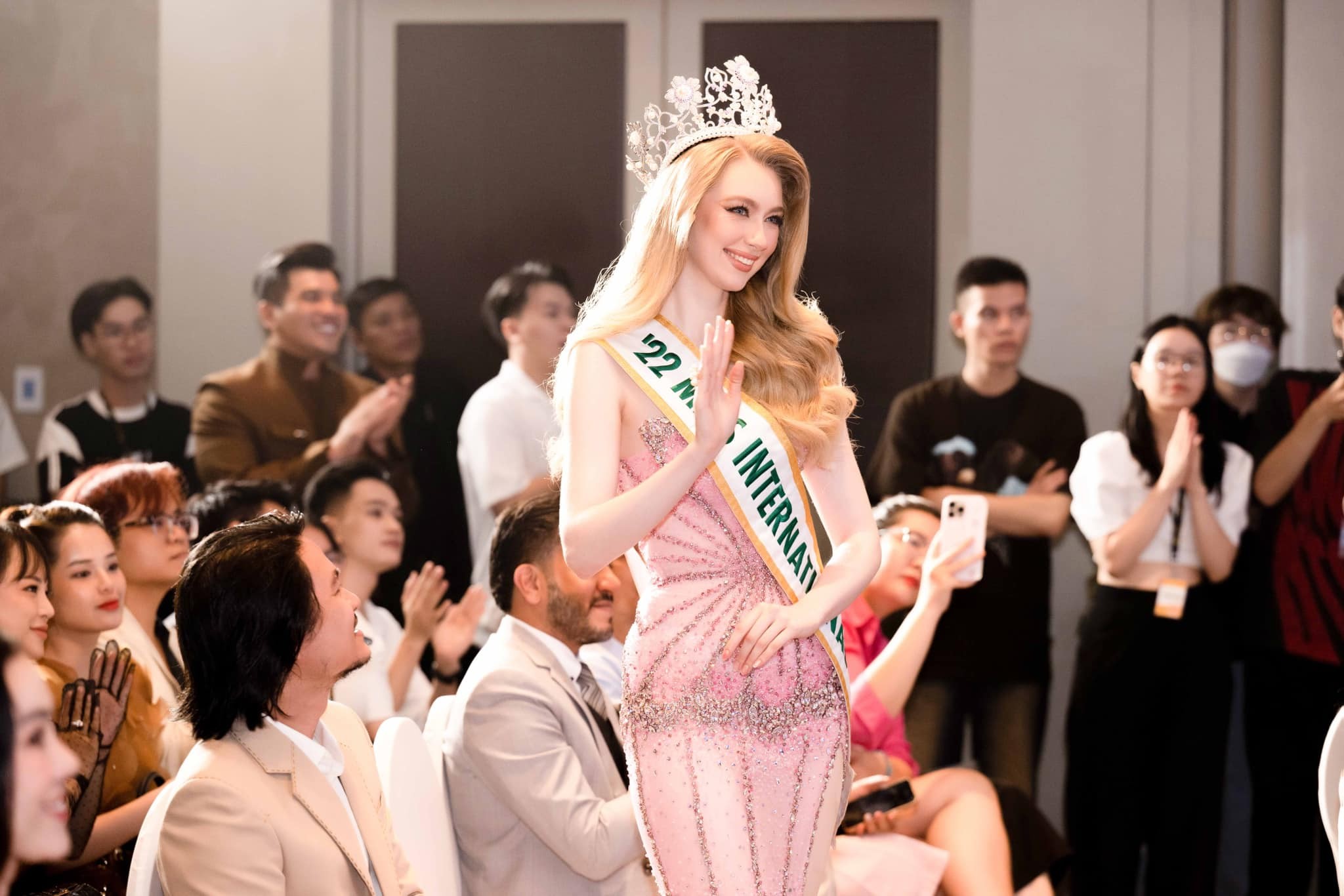 Jasmin Selberg tại sự kiện họp báo công bố công bố đại diện Việt Nam tham gia Miss International 2023