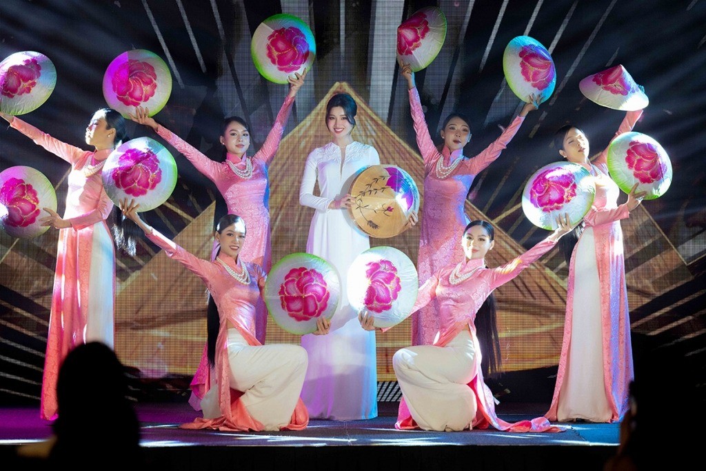 Video: Phương Nhi khoe vũ đạo đỉnh, tài sắc có đủ khiến dân mạng đòi 'ụp crown' Miss International - Ảnh 5