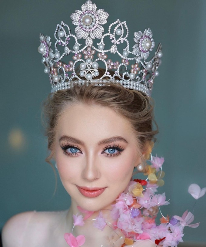 Jasmin Selberg đẹp tựa thiên thân qua bàn tay trang điểm của chuyên gia Việt Nam Jasmin Selberg đẹp tựa thiên thân qua bàn tay trang điểm của chuyên gia Việt Nam