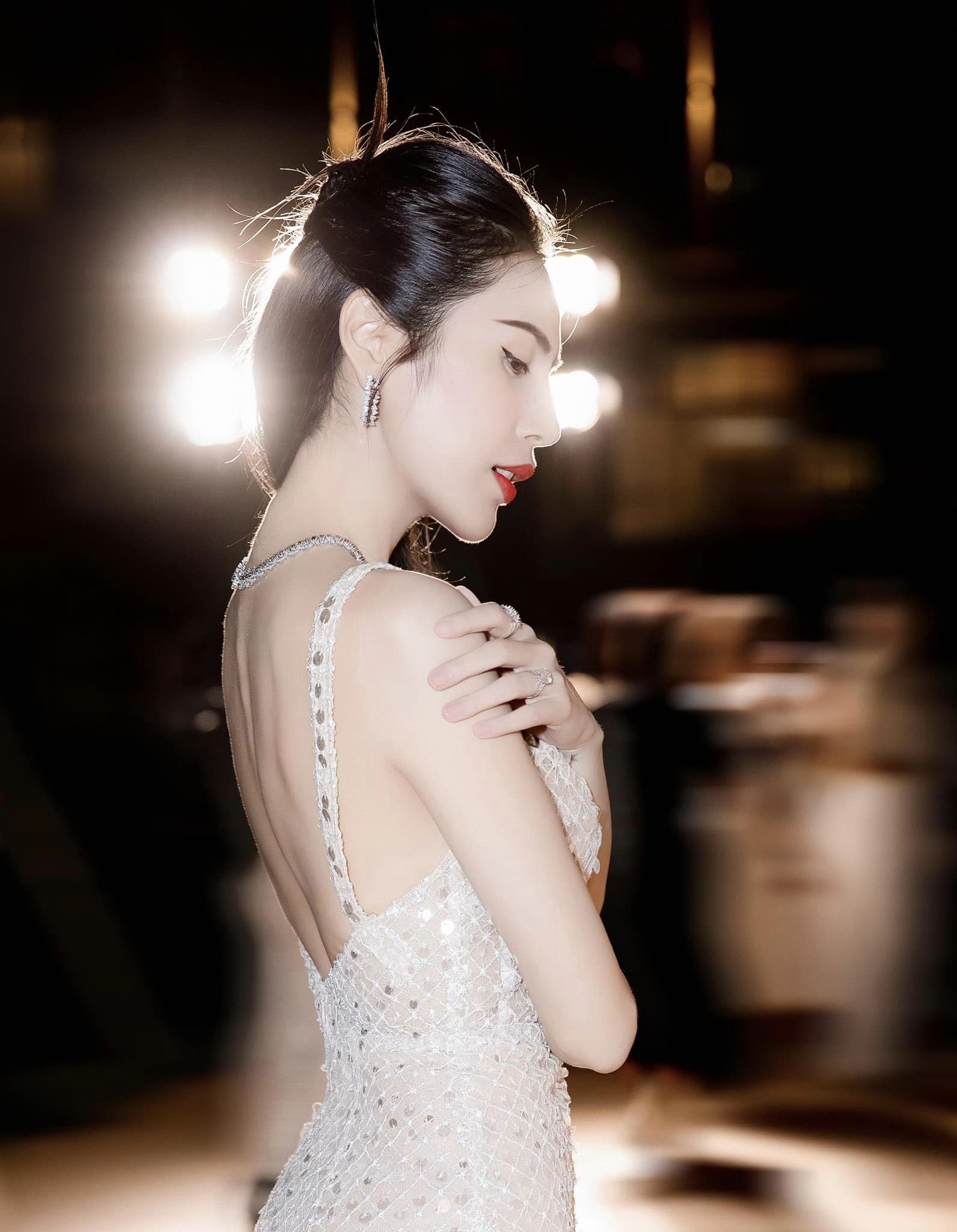 Dự show Đỗ Long, Thủy Tiên tiết lộ mức cát xê: Khủng thế nào mà dân tình ngỡ ngàng? - Ảnh 1