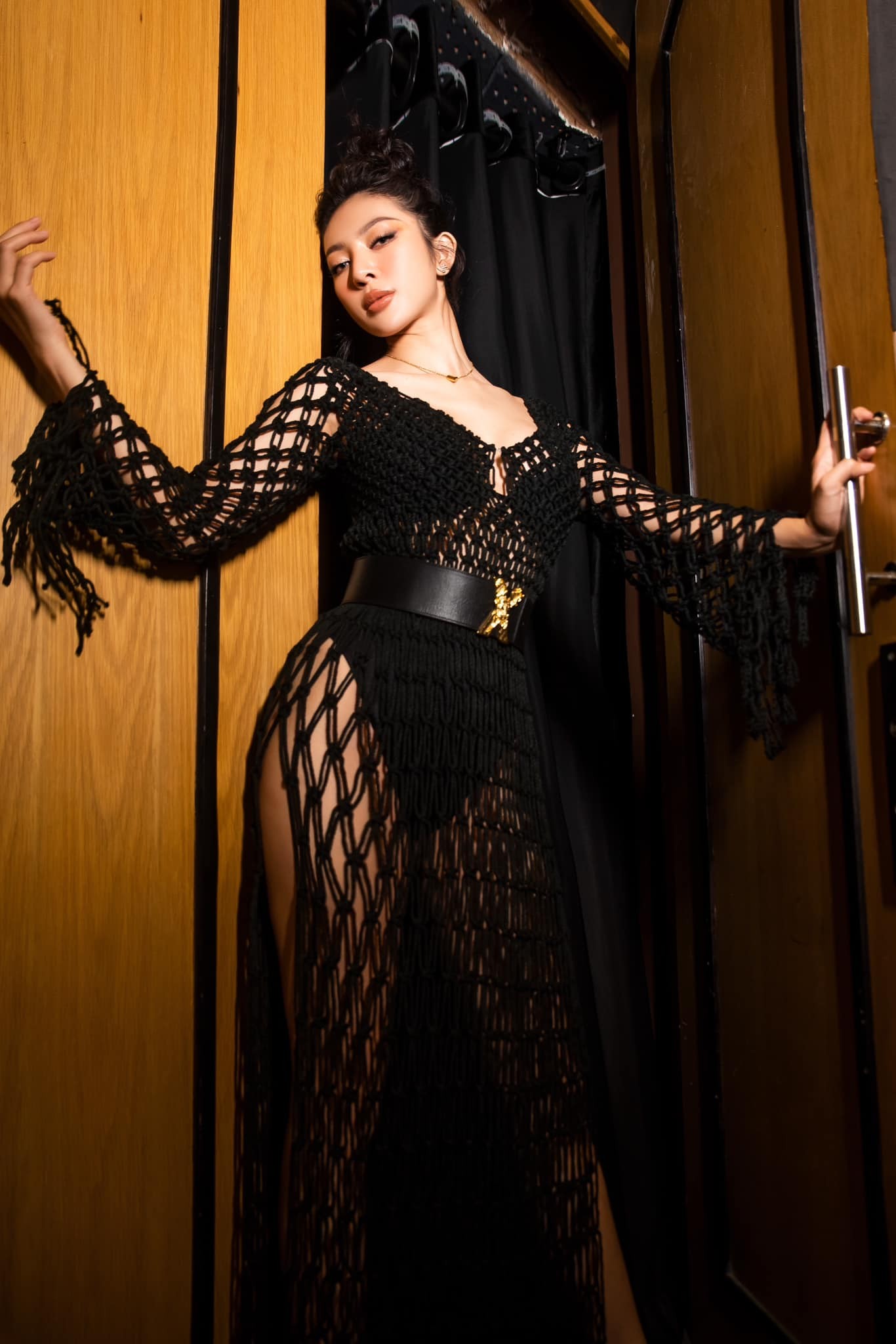 Thiết kế đan lưới hớ hênh hình thể