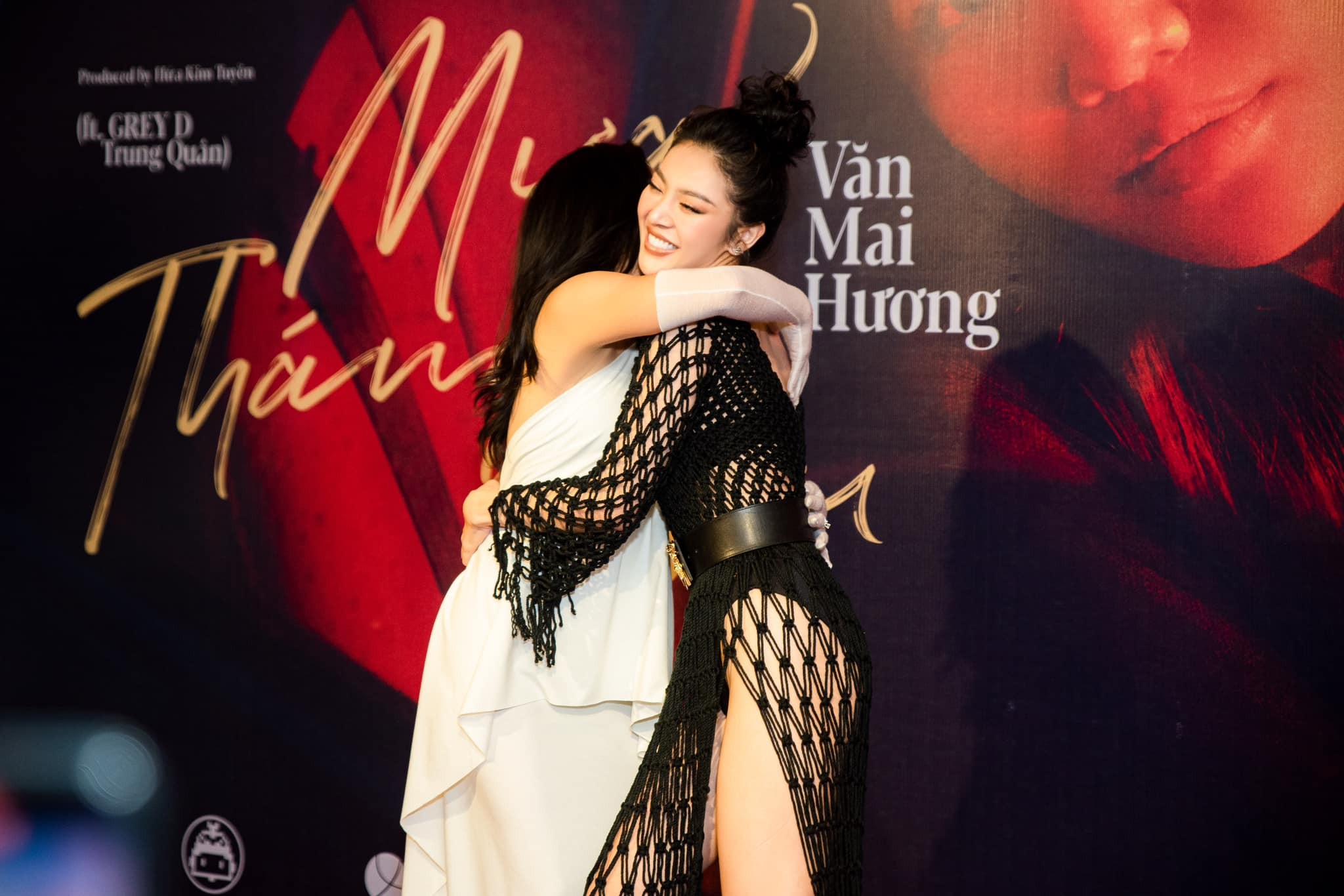 Bùi Lý Thiên Hương gây chú ý khi tham gia sự kiện với trang phục táo bạo