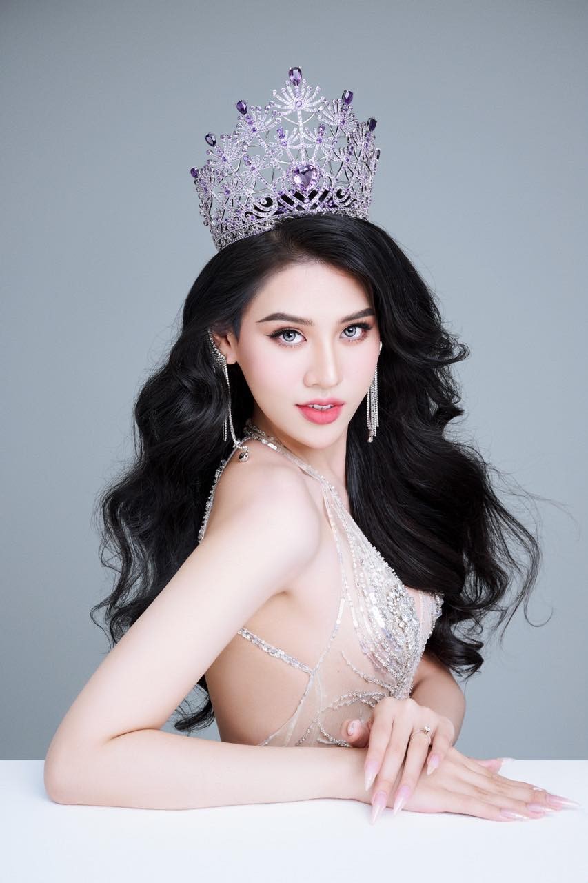 Video: Dịu Thảo khoe visual 'sắc như dao cau' trước thềm MIQ 2023, fan chắc nịch cơ hội 'ụp crown' - Ảnh 2