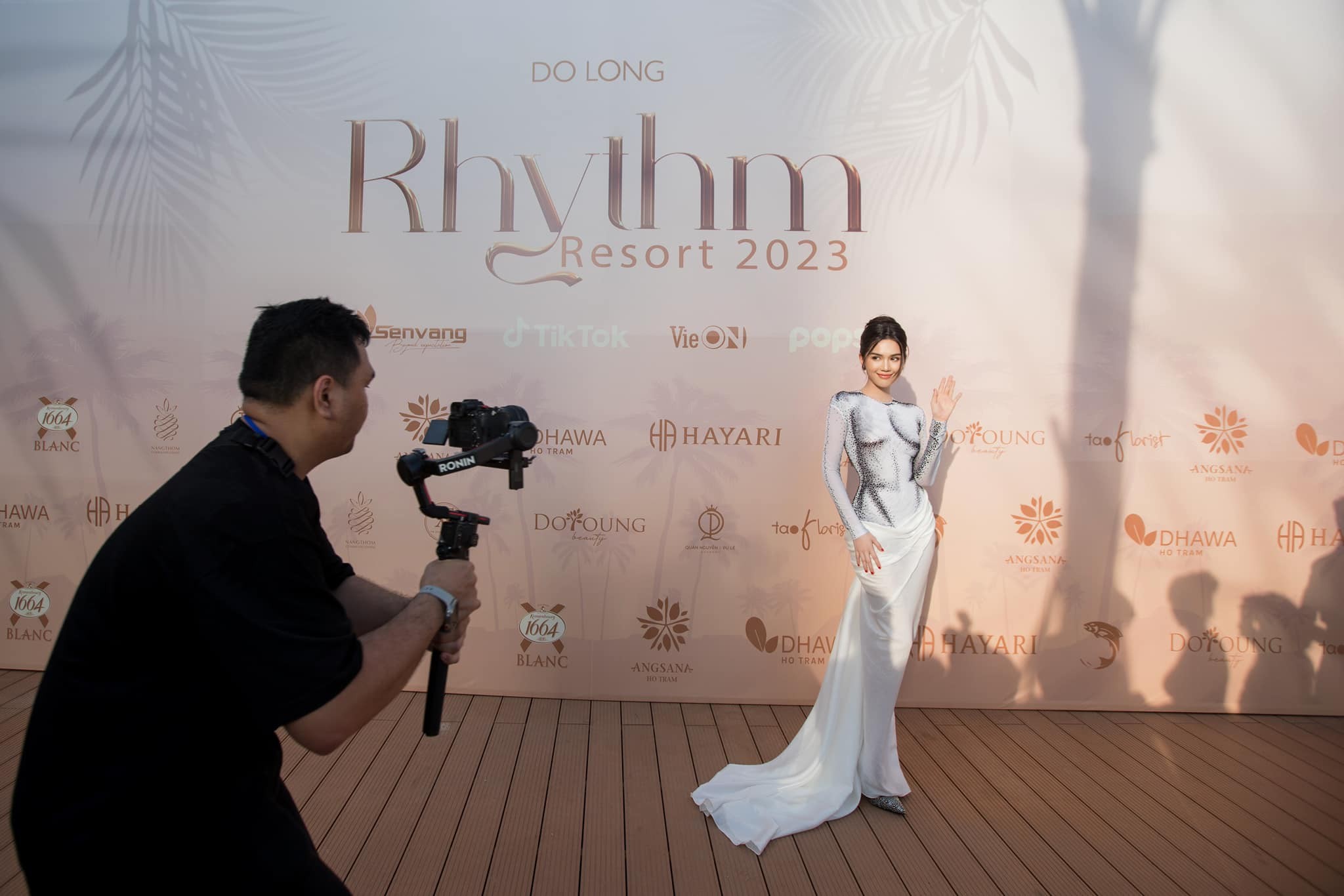 Video: Làm MC nhưng Thanh Thanh Huyền 'chặt chém' dàn mỹ nhân, có lép vế khi đụng hàng Ngọc Trinh? - Ảnh 10 Video: Làm MC nhưng Thanh Thanh Huyền 'chặt chém' dàn mỹ nhân, có lép vế khi đụng hàng Ngọc Trinh? - Ảnh 10