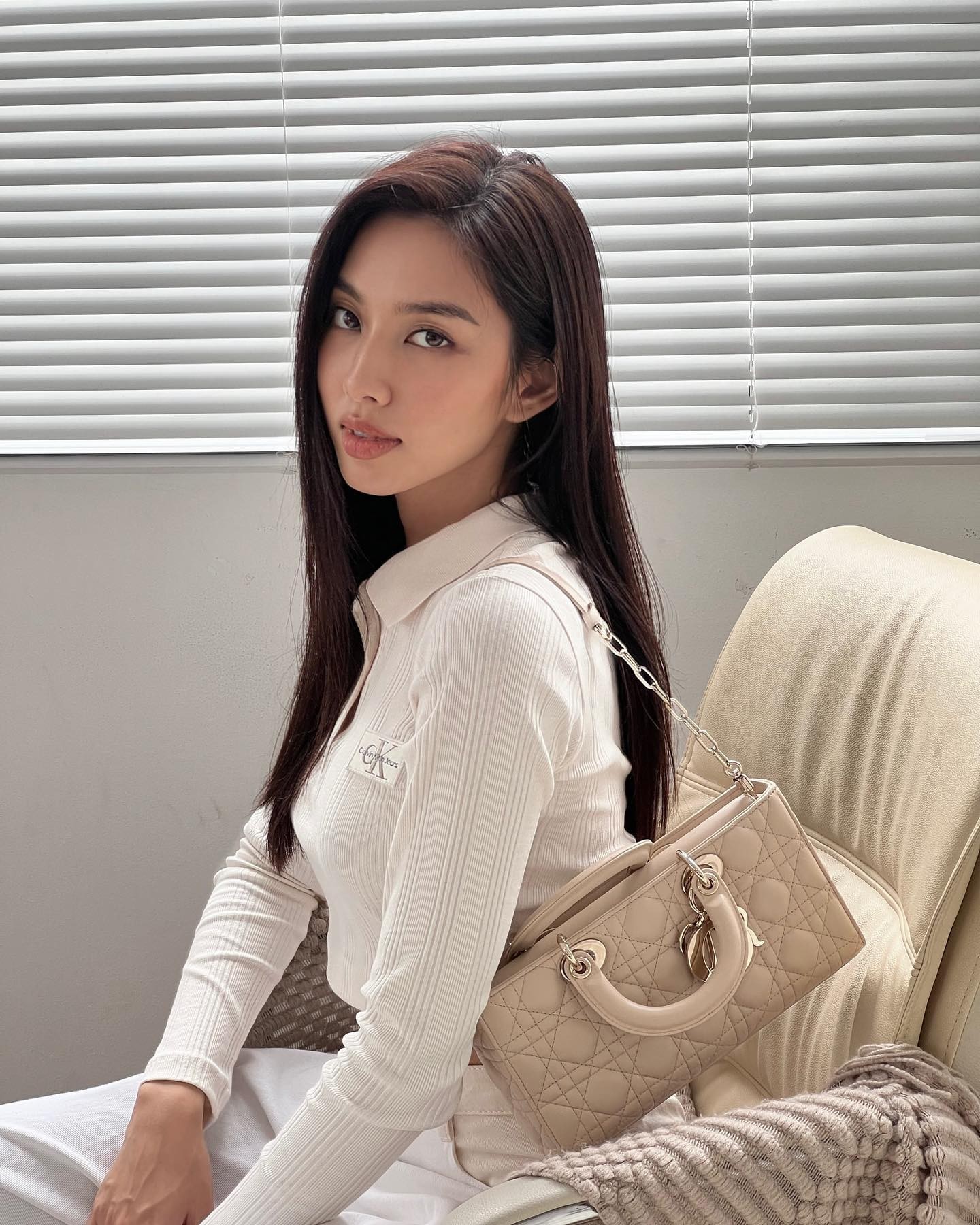 Chẳng xẻ bạo, Thùy Tiên dạo này ăn vận kín như hũ nút vẫn 'keo ly' vô cùng - Ảnh 5