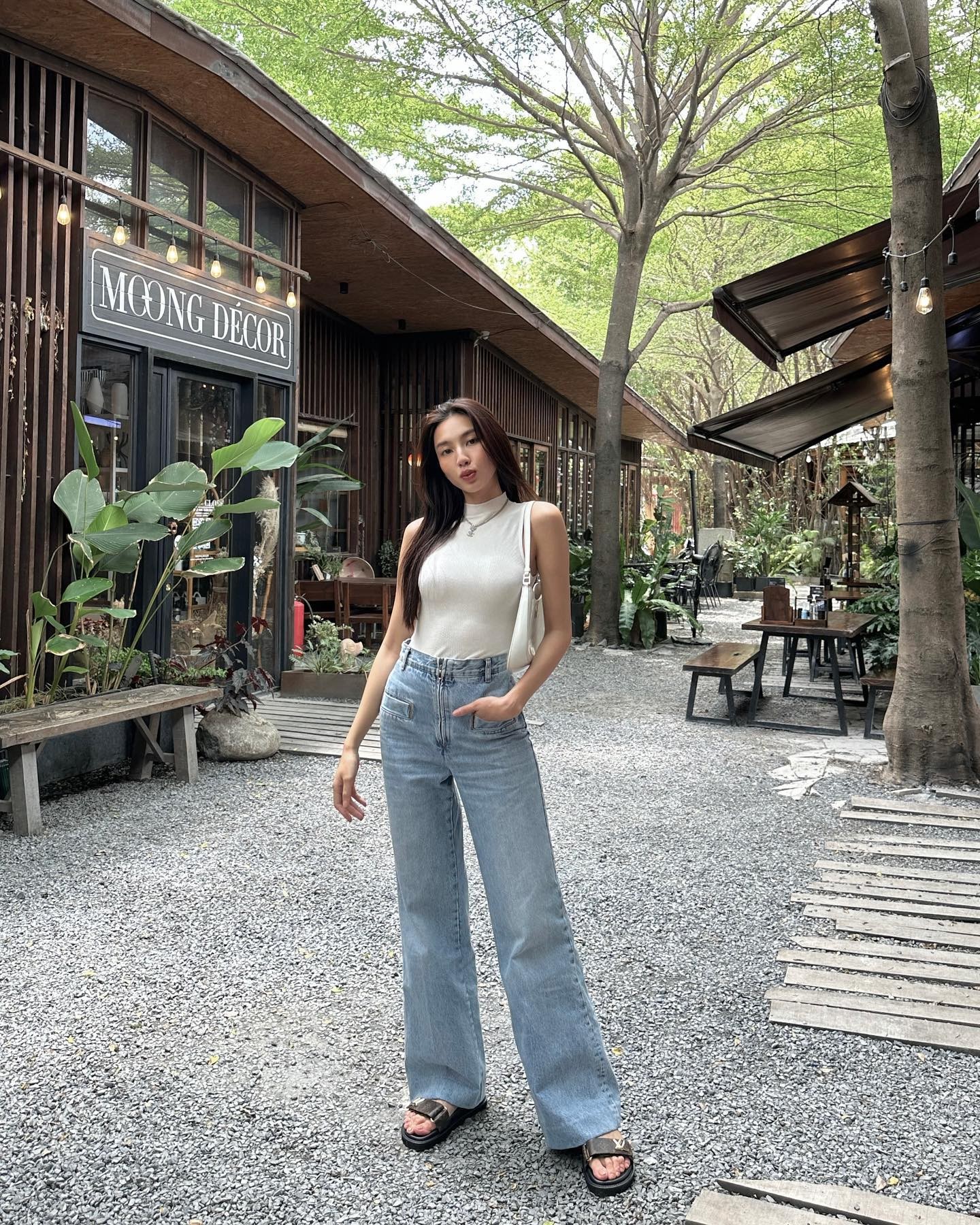 Thời trang đời thường vô cùng năng động của Thùy Tiên