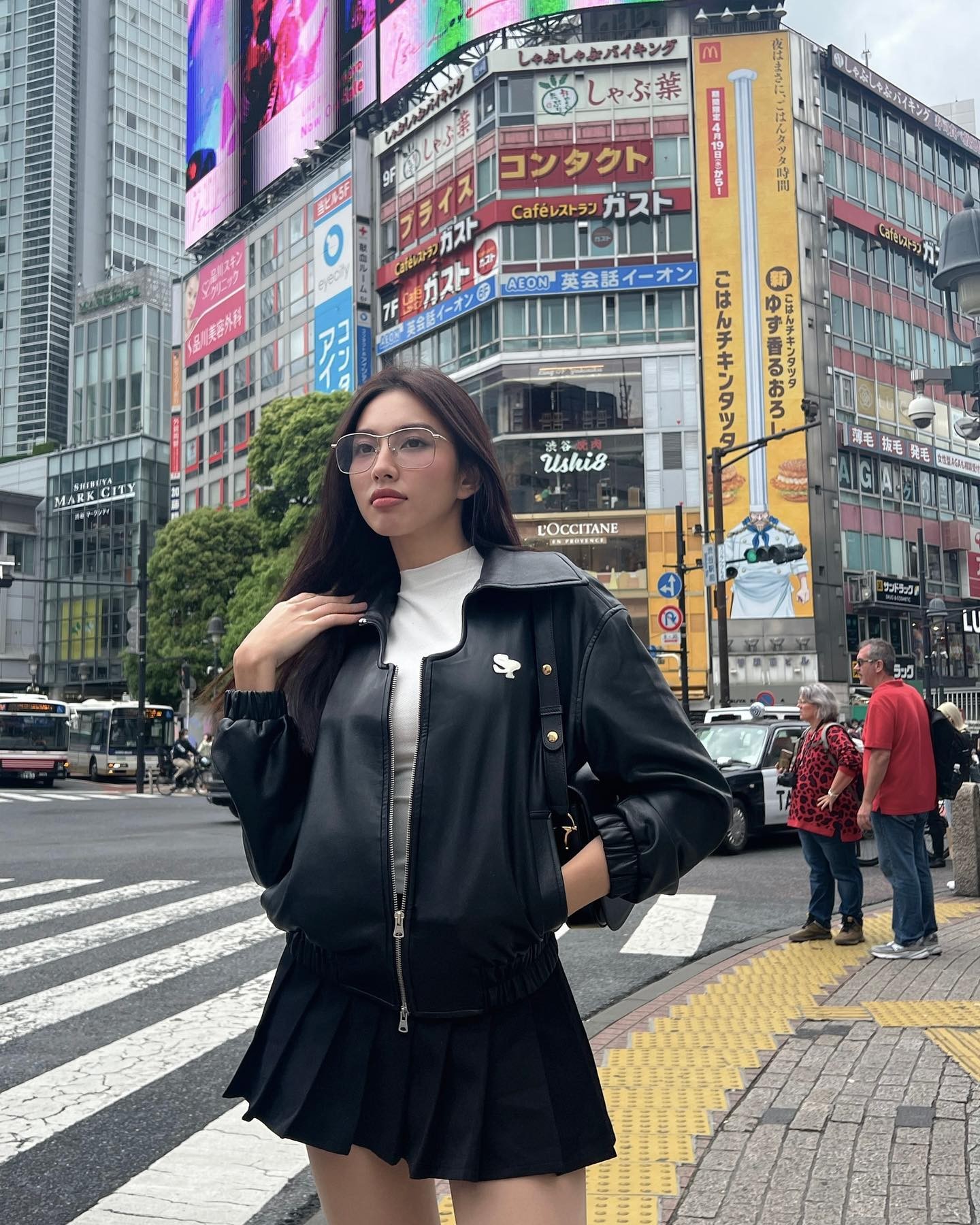 Chẳng xẻ bạo, Thùy Tiên dạo này ăn vận kín như hũ nút vẫn 'keo ly' vô cùng - Ảnh 4