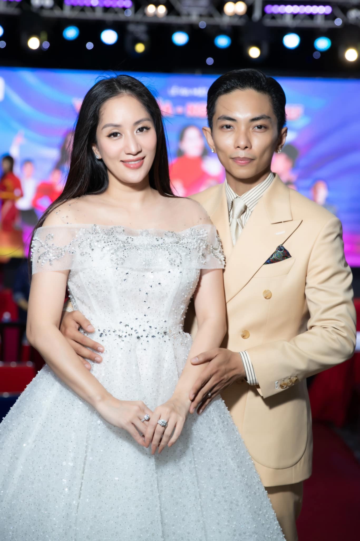 Khánh Thi - Phan Hiển là một trong những cặp đôi đẹp của Vbiz