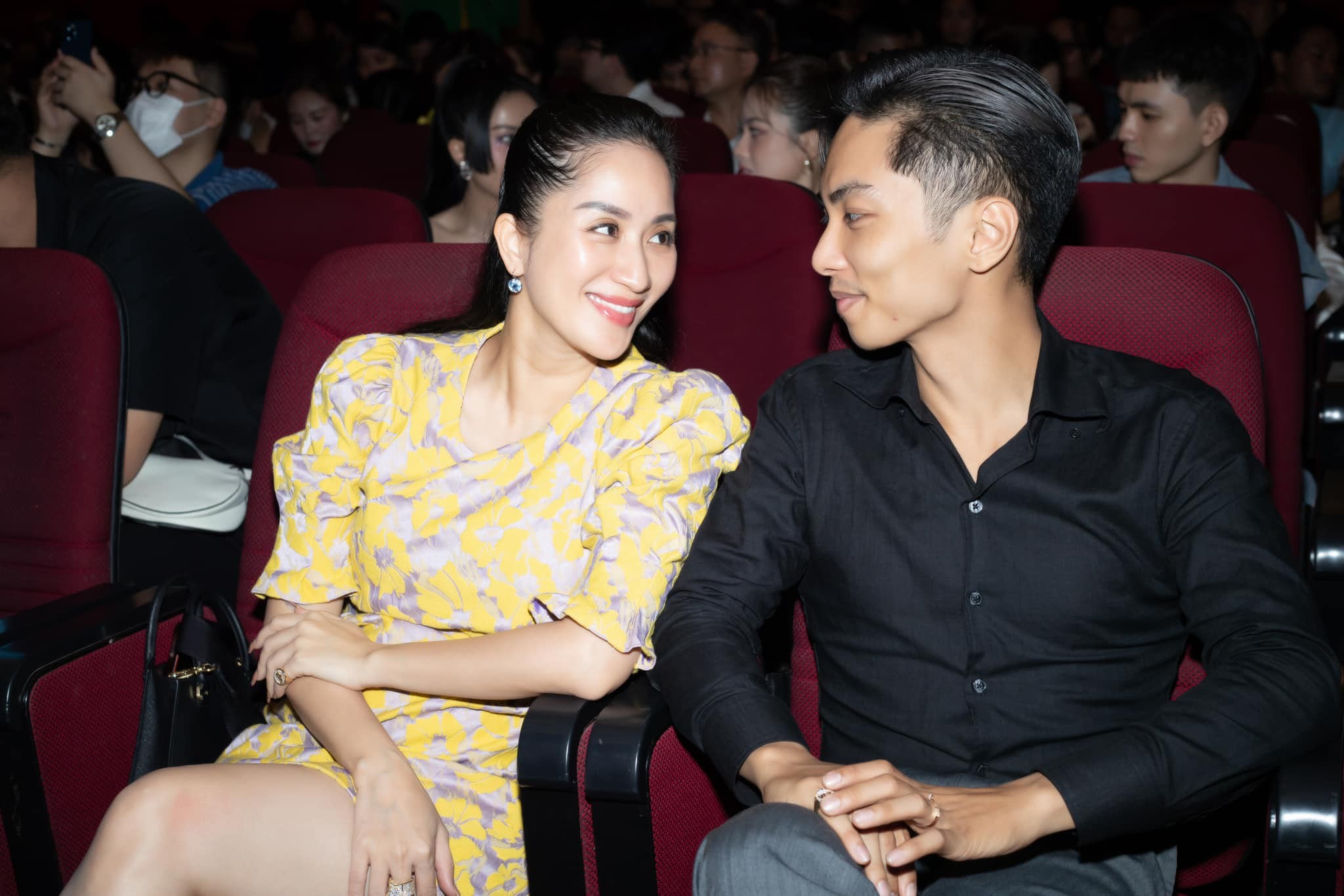 Tổ ấm viên mãn của Khánh Thi - Phan Hiển khiến nhiều người ngưỡng mộ 