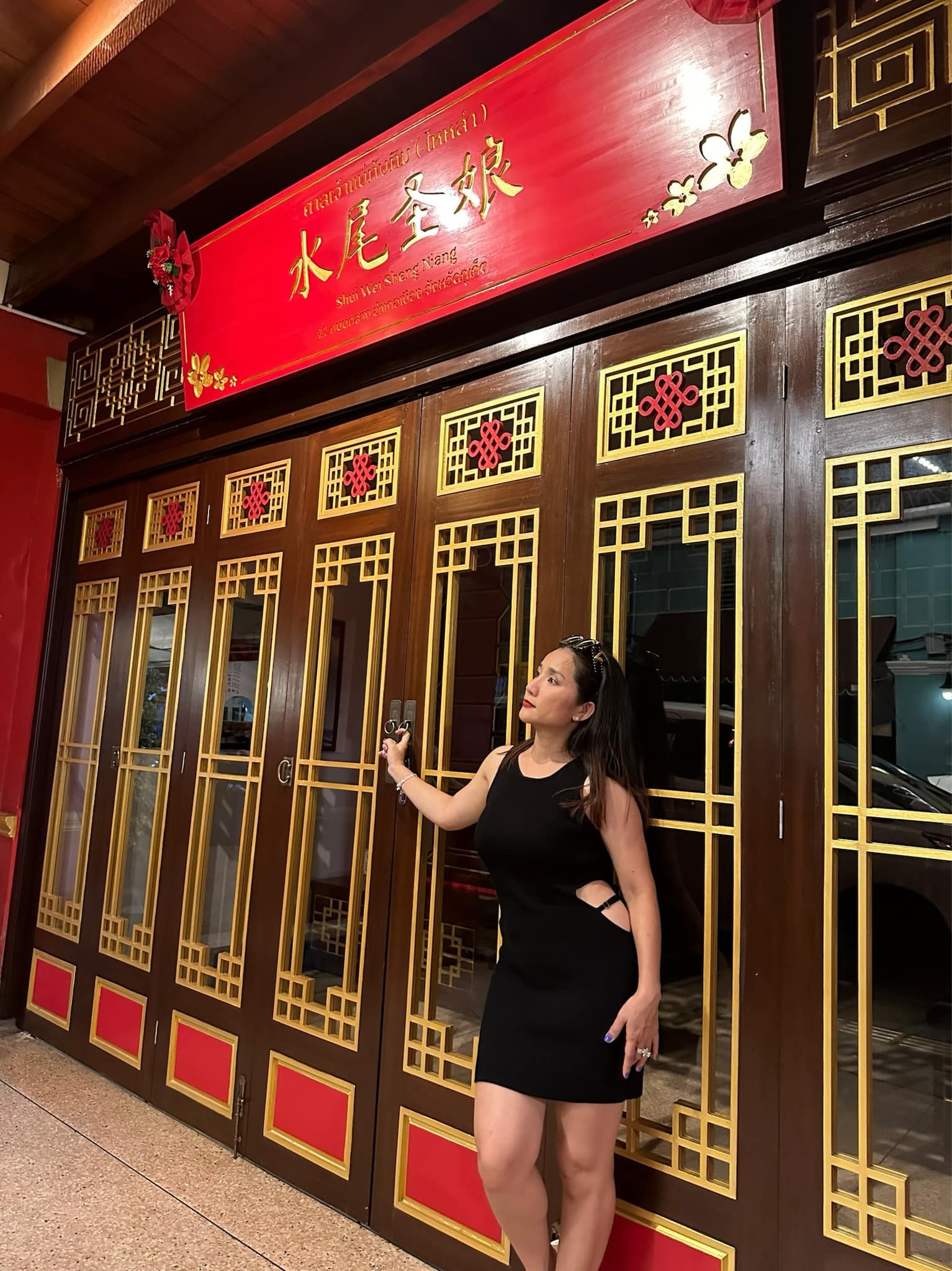 Cát Tường thả dáng giữa đêm với đầm xẻ sát hông, gu thời trang hack tuổi ngoạn mục