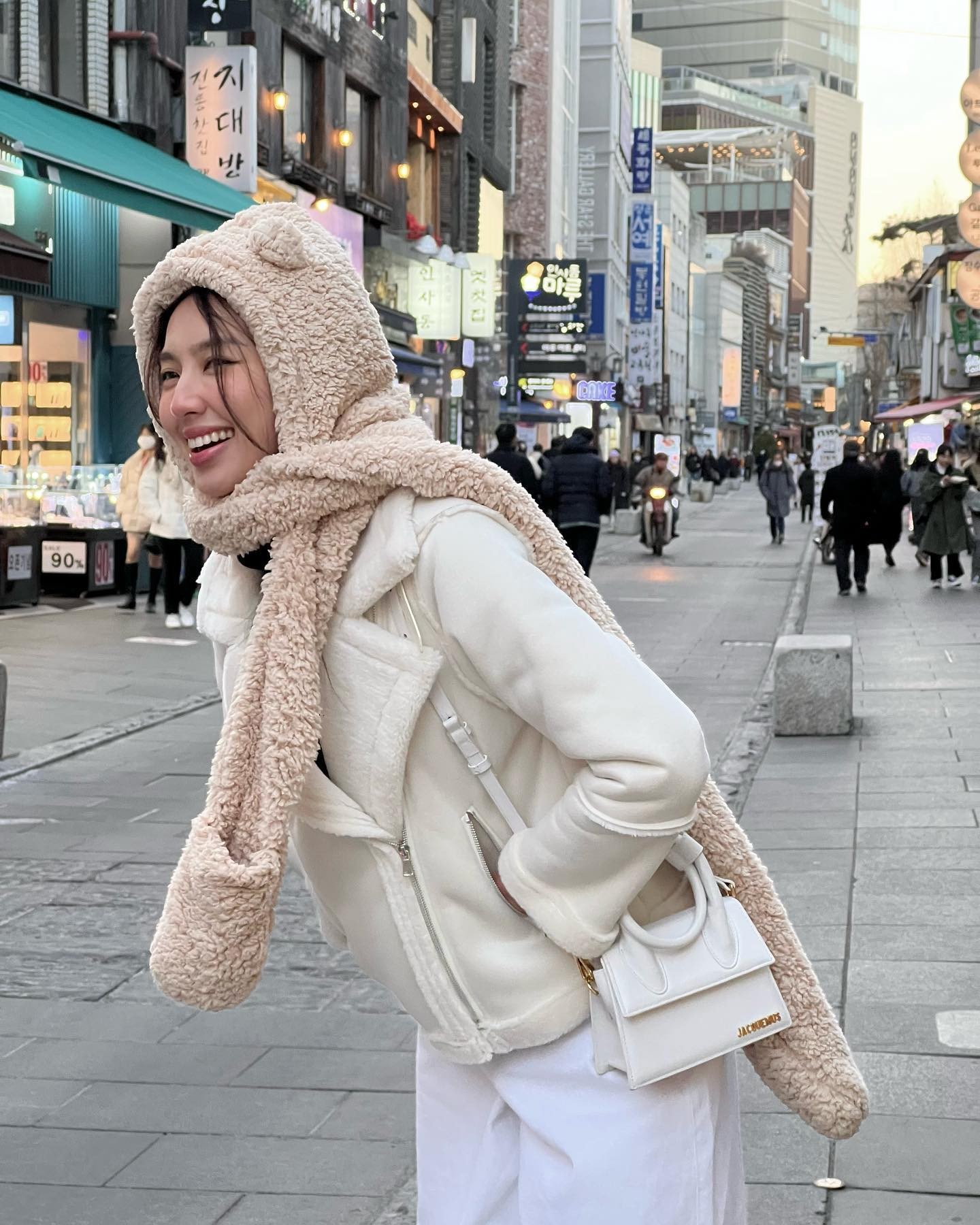 Video: Thùy Tiên nhảy nhót cùng Đức Phúc hậu thắng kiện, khung hình 'gấp đôi visual' gây sốt MXH - Ảnh 3