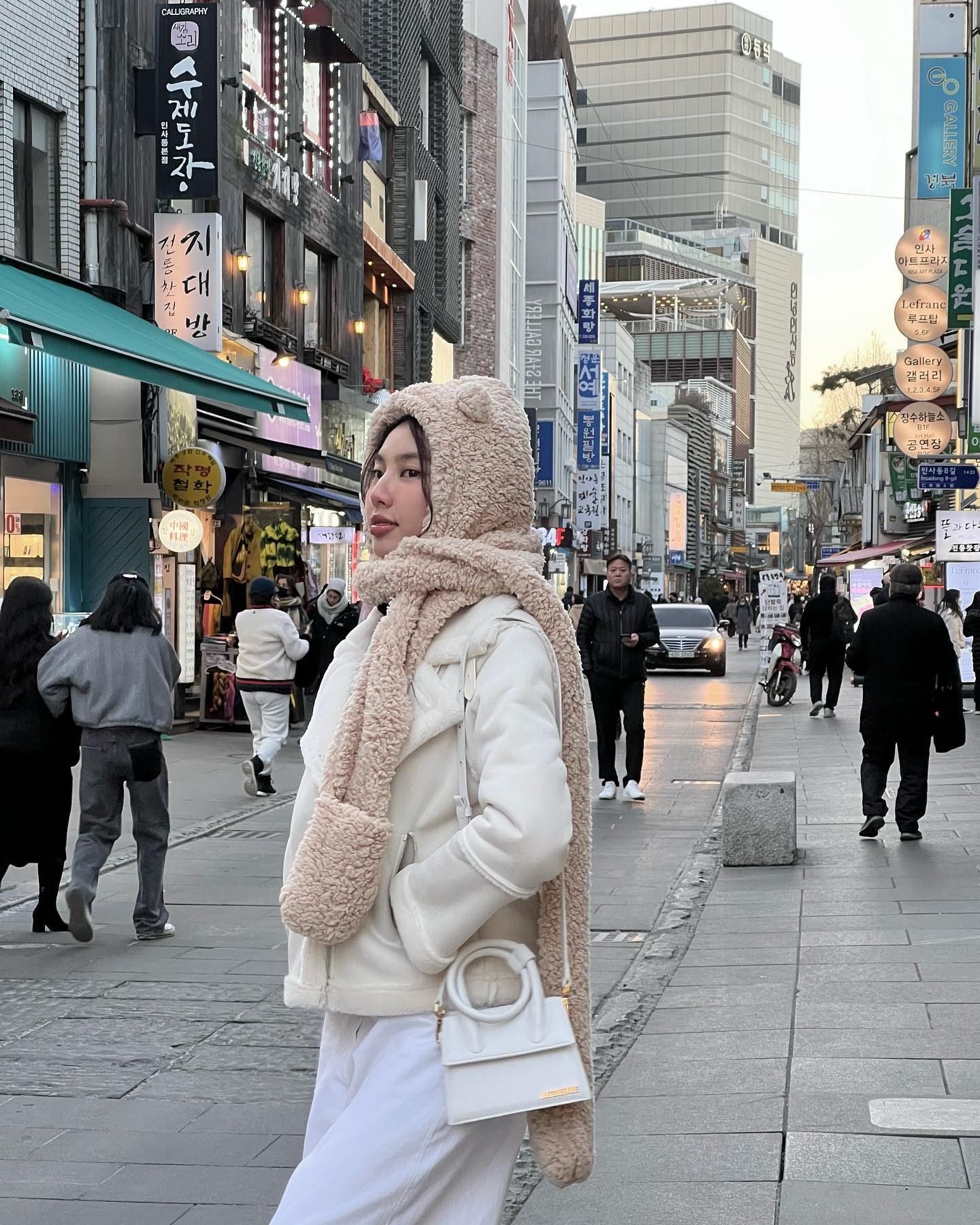 Video: Thùy Tiên nhảy nhót cùng Đức Phúc hậu thắng kiện, khung hình 'gấp đôi visual' gây sốt MXH - Ảnh 1