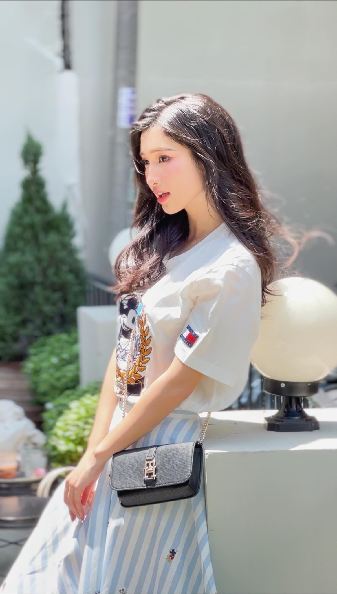 Phương Nhi tung loạt ảnh rạng rỡ xuống phố, nhan sắc nàng thơ khiến fan sắc đẹp 'đứng ngồi không yên'