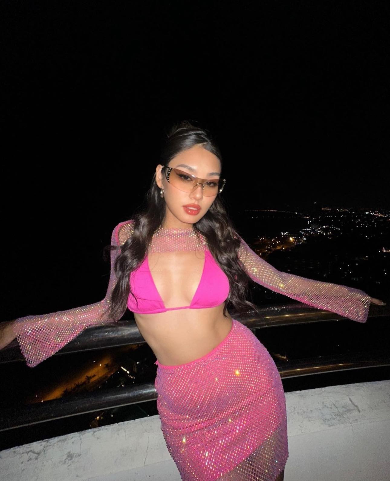 Thảo Nhi Lê chăm khoe dáng đỉnh với đồ xuyên thấu, fan tiếc hùi hụi:'Không được thi Miss Universe 2023 quá phí' - Ảnh 4