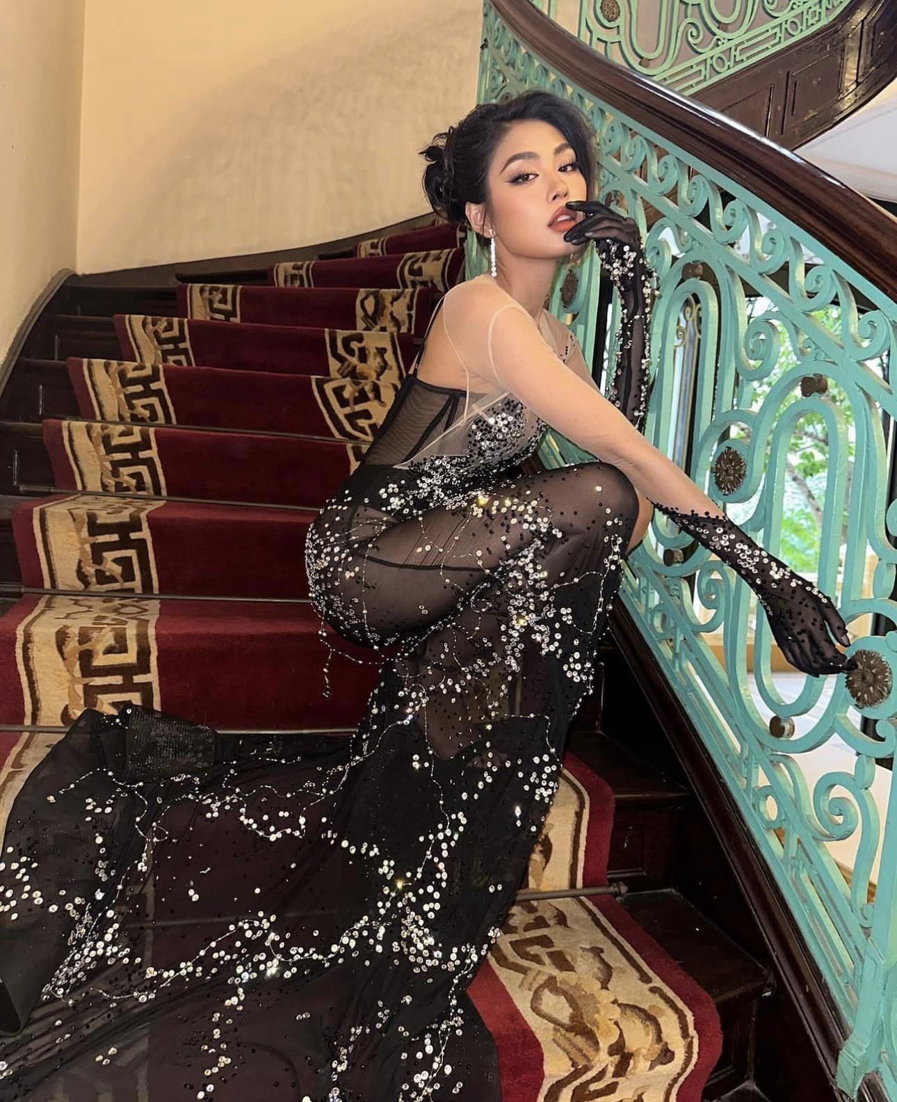 Thảo Nhi Lê chăm khoe dáng đỉnh với đồ xuyên thấu, fan tiếc hùi hụi:'Không được thi Miss Universe 2023 quá phí' - Ảnh 2