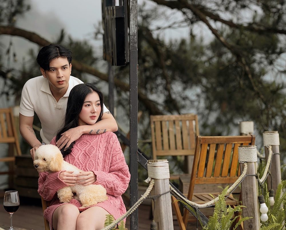 Tuệ Như - Hồ Quang Hiếu dành nhiều thời gian cho nhau sau khi đăng ký kết hôn