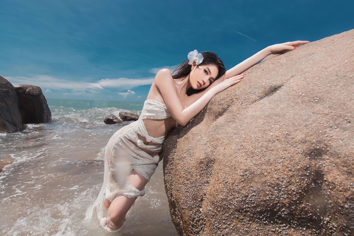 Ngọc Trinh tiếp tục làm tăng nhiệt mùa hè khi tung ảnh thả dáng tại Hồ Tràm. Ảnh: Mắm Ngọc Trinh tiếp tục làm tăng nhiệt mùa hè khi tung ảnh thả dáng tại Hồ Tràm. Ảnh: Mắm