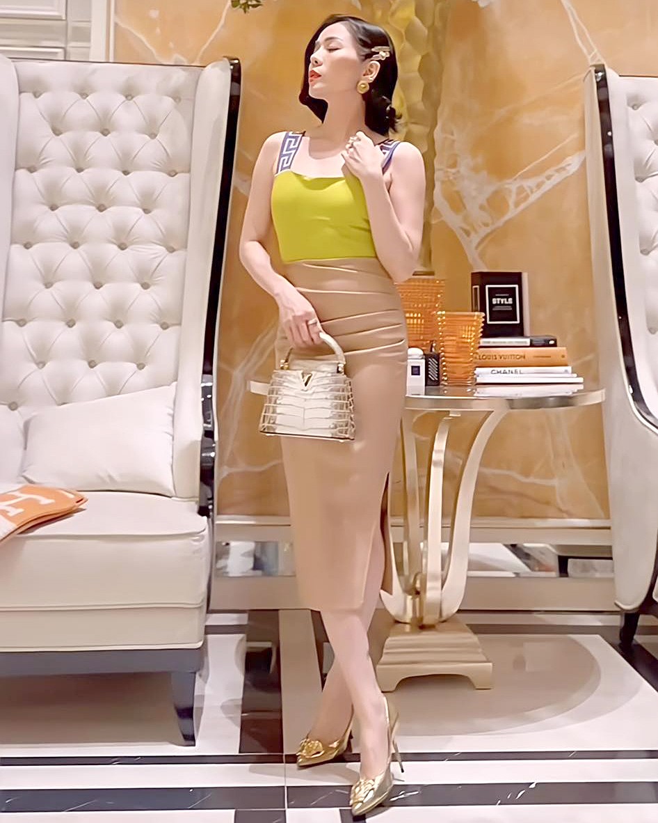 H'Hen Niê bắt trend diện đồ bơi xuống phố, sắc vóc đẹp như tạc tượng gây mê  - Ảnh 4