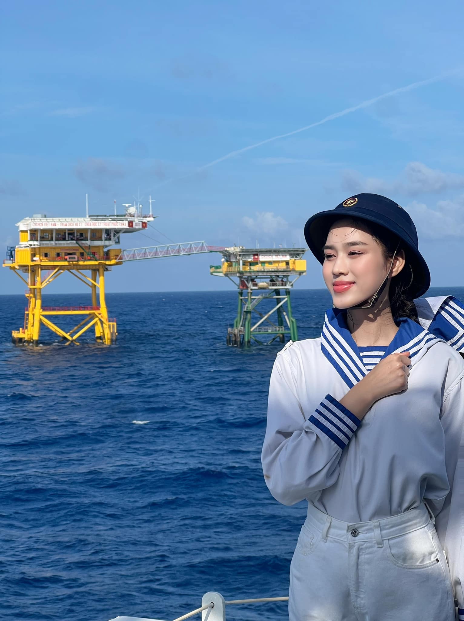 Đỗ Thị Hà tung khoảnh khắc tại Trường Sa, bao người vỡ òa vì quá tự hào - Ảnh 1