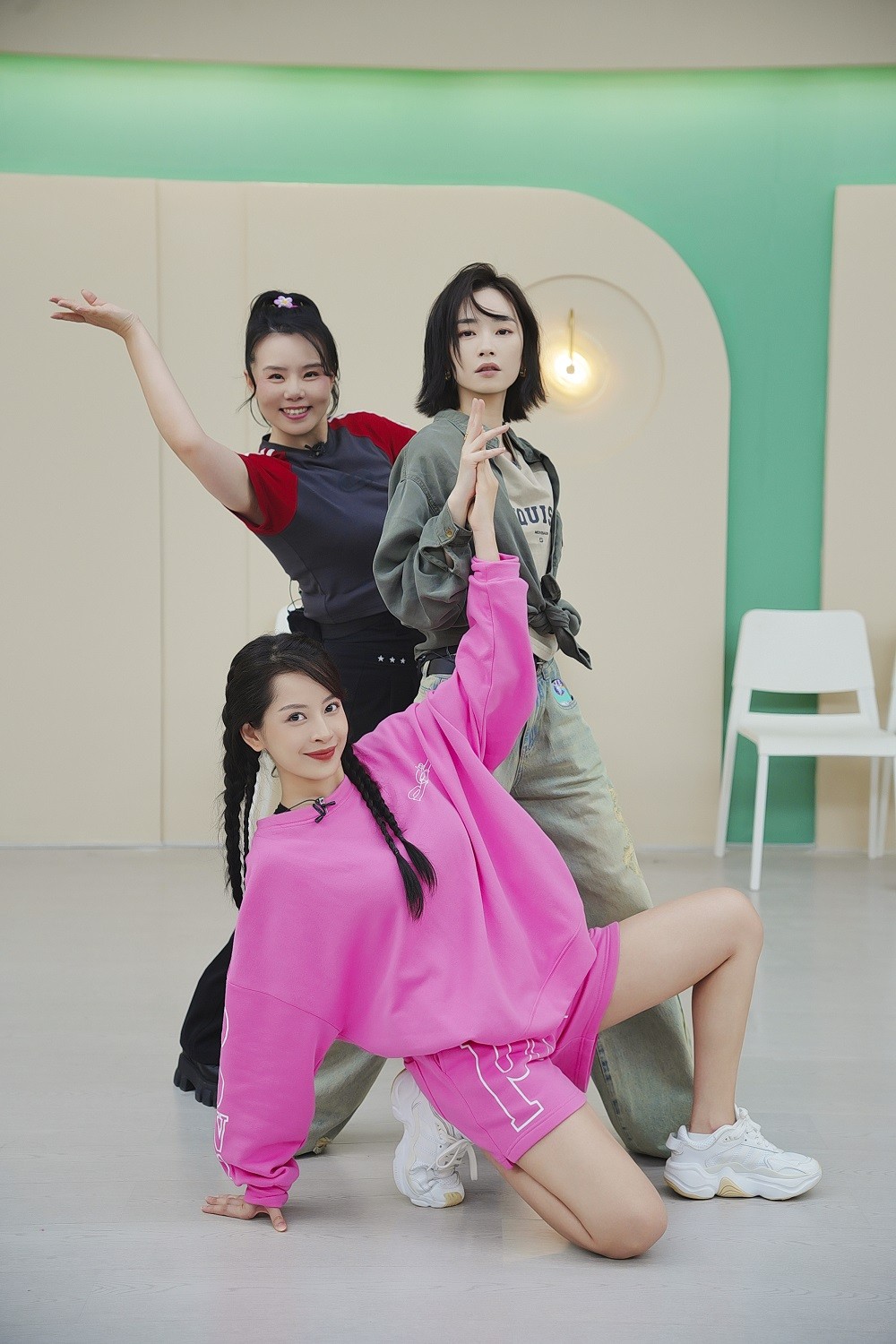 HOT: Show Tỷ Tỷ Đạp Gió Rẽ Sóng chính thức có bản Việt, hé lộ vai trò của Chi Pu  - Ảnh 3