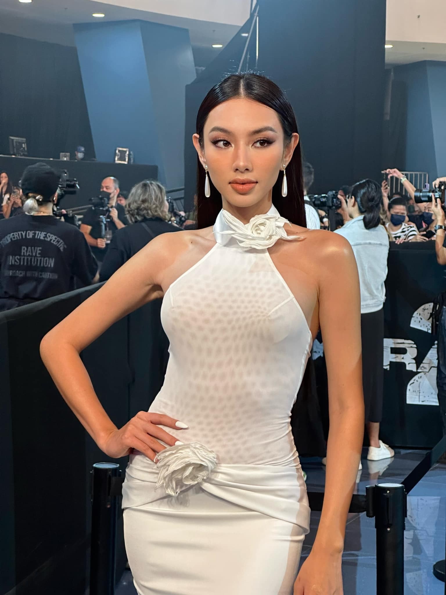 Thùy Tiên 'dịu' tại thảm đỏ buổi ra mắt phim Extraction 2