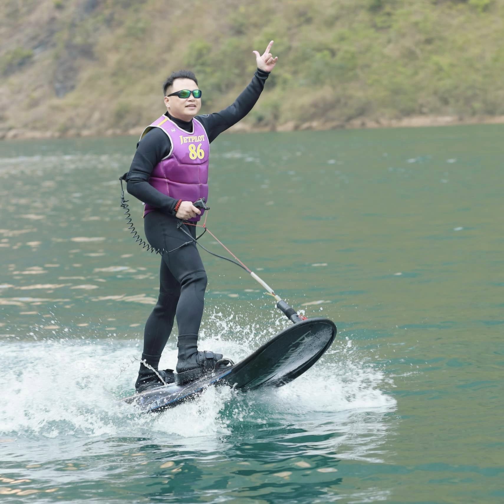Bạn trai Phương Oanh chăm tập thể thao Bạn trai Phương Oanh chăm tập thể thao