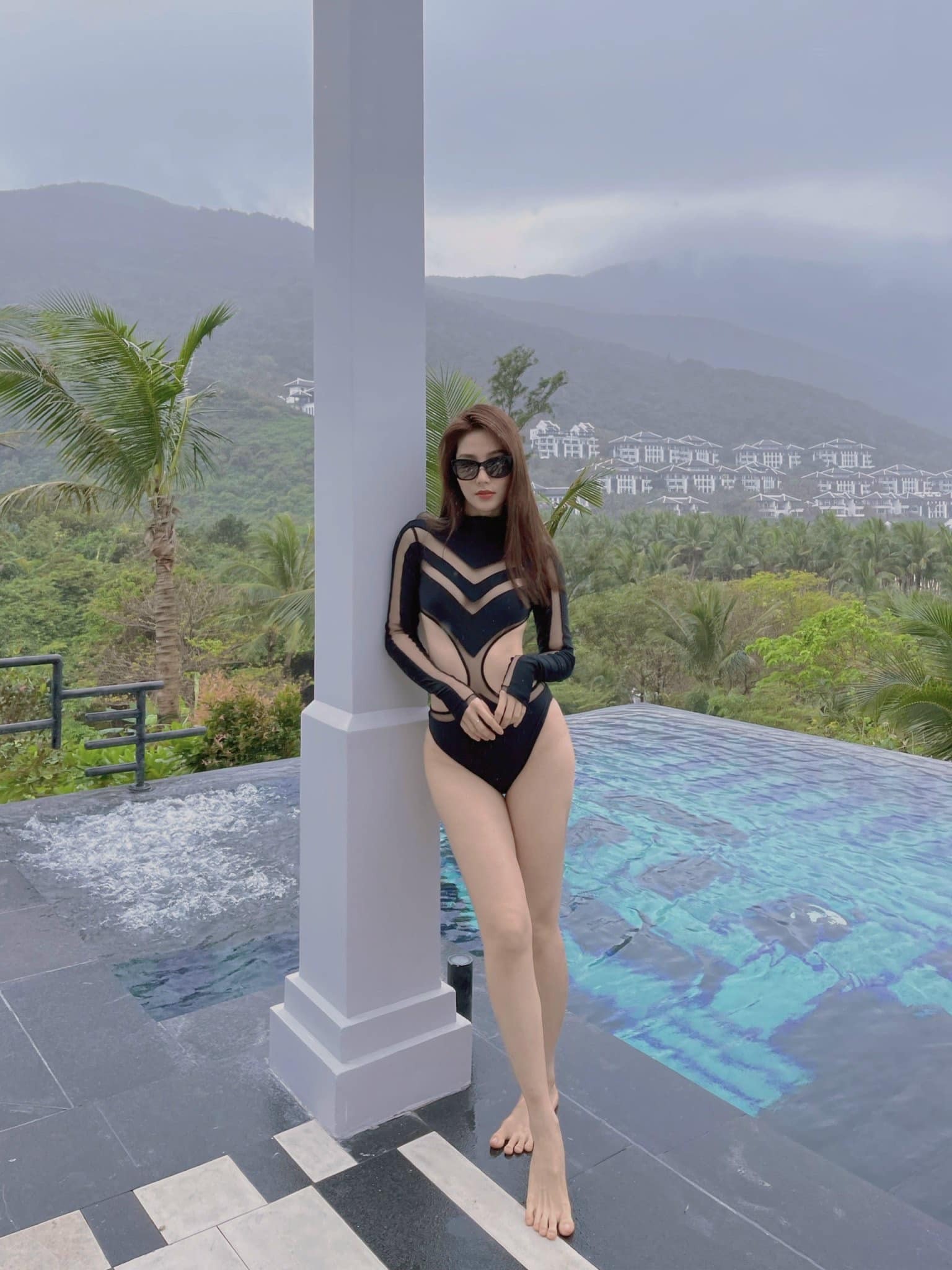 Trầm trồ trước sắc vóc 'siêu thực' của Diễm My 9x - Ảnh 2