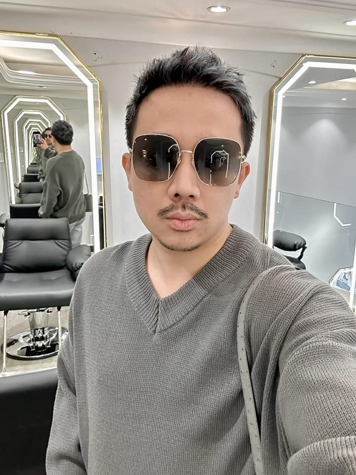 Trấn Thành hiếm hoi lộ diện trên mạng xã hội, ai nấy bất ngờ vì diện mạo khác lạ Trấn Thành hiếm hoi lộ diện trên mạng xã hội, ai nấy bất ngờ vì diện mạo khác lạ