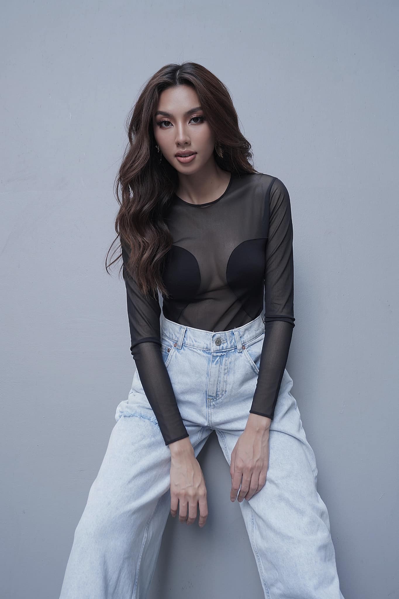 Trang phục xuyên thấu thường xuyên xuất hiện trong tủ đồ của Thùy Tiên