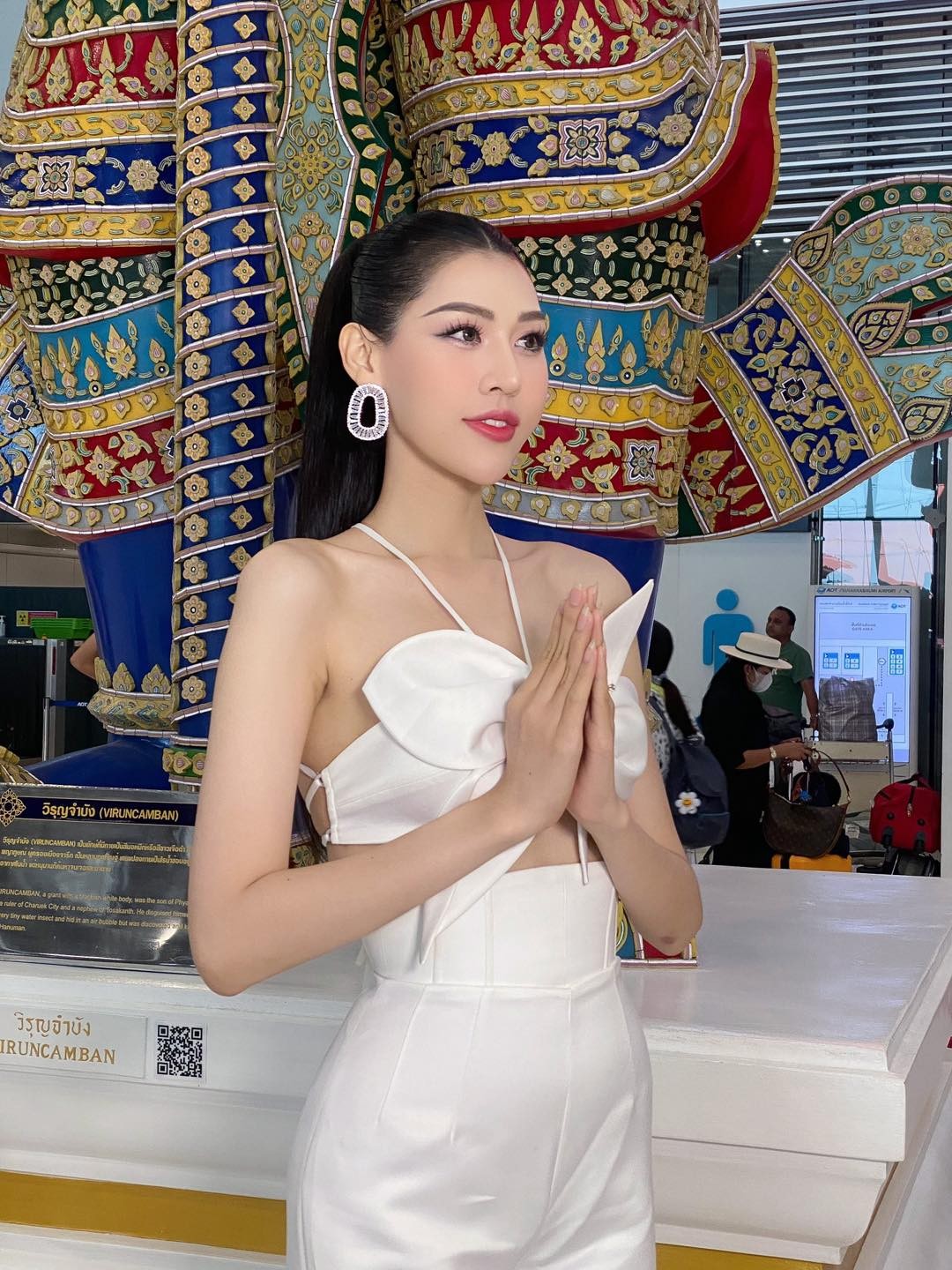 Video: Dịu Thảo khoe nhan sắc cực 'keo' thi ứng xử Miss International Queen 2023, bắn tiếng Anh 'nuốt mic' - Ảnh 5