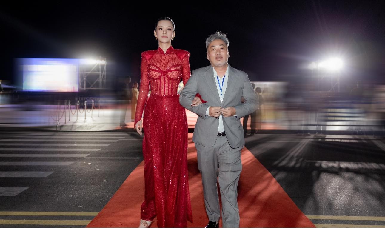 Bùi Lan Hương - đạo diễn Nguyễn Quang Dũng lần đầu xuất hiện cùng nhau hậu công khai hẹn hò