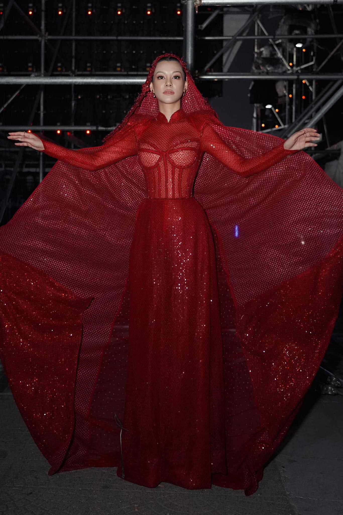 Bùi Lan Hương - đạo diễn Nguyễn Quang Dũng lần đầu xuất hiện cùng nhau hậu công khai hẹn hò, có hành động gây chú ý - Ảnh 2