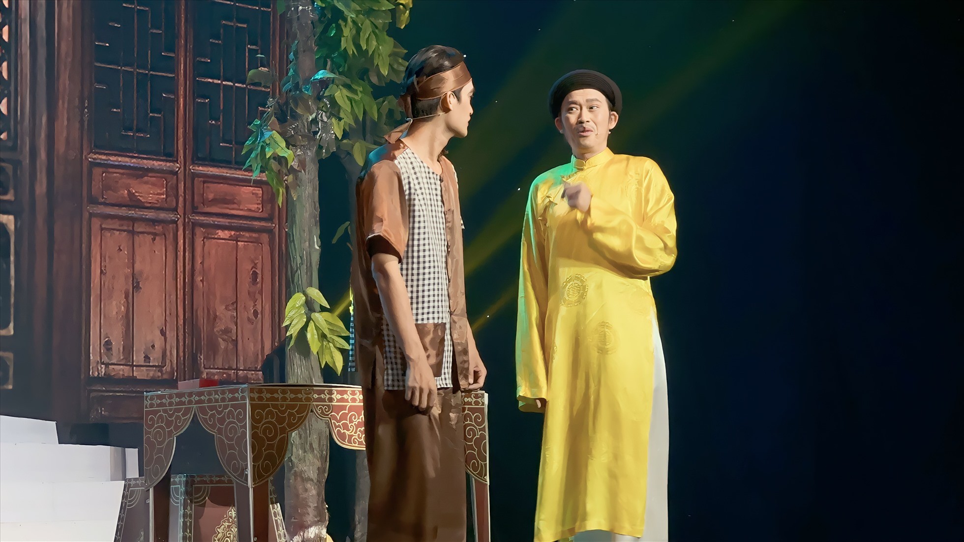 Video: Hoài Linh được săn đón hậu ồn ào từ thiện, diện mạo nam nghệ sĩ mới gây chú ý - Ảnh 2 Video: Hoài Linh được săn đón hậu ồn ào từ thiện, diện mạo nam nghệ sĩ mới gây chú ý - Ảnh 2