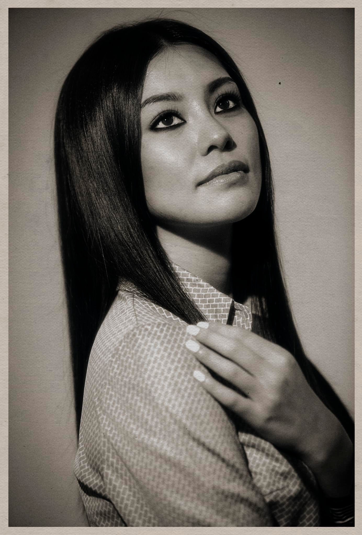 Tạo hình ấn tượng của Bùi Lan Hương trong phim Em và Trịnh