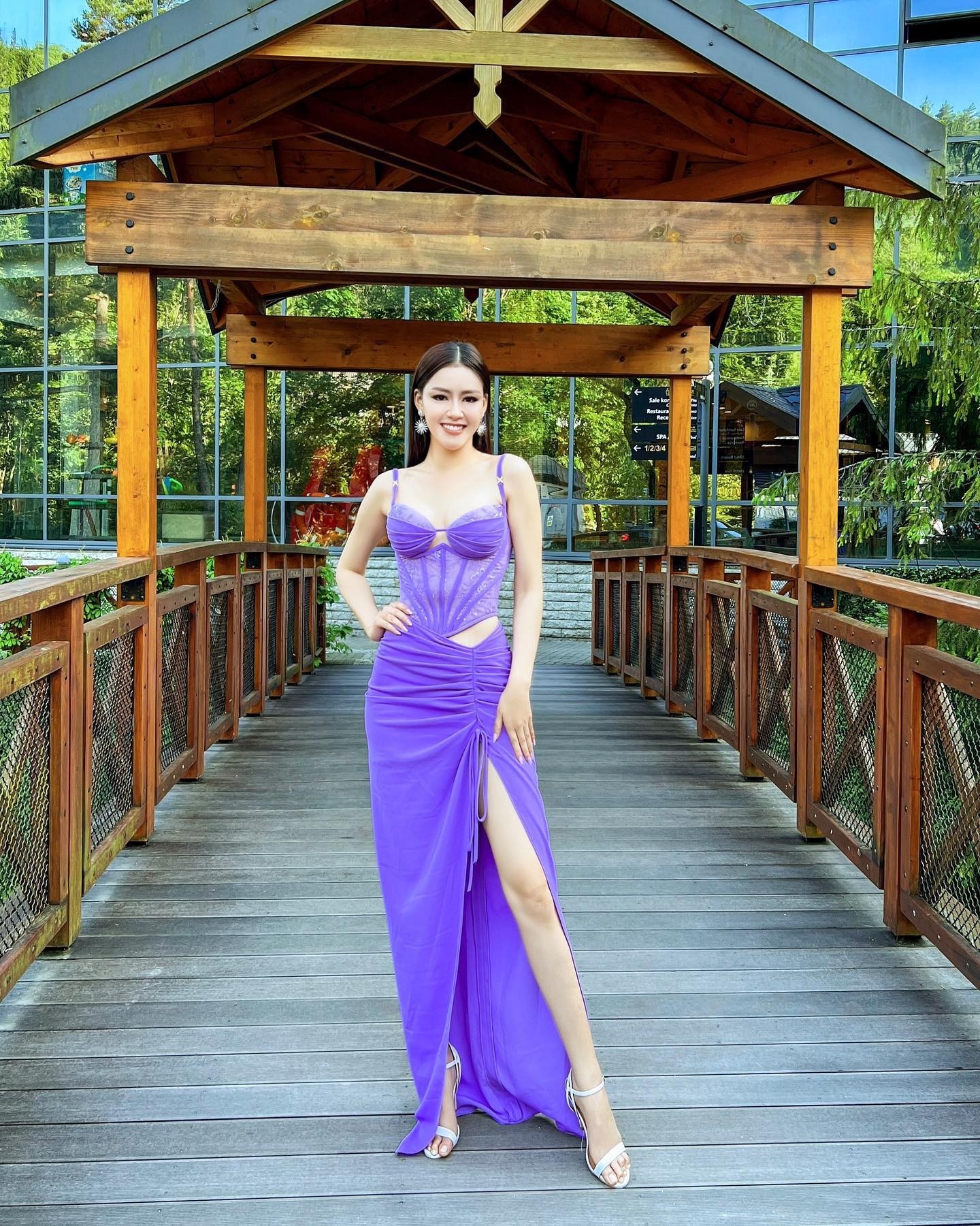 Video: Thanh Ngân gây thất vọng khi chào sân Miss Supranational 2023, tiếng Anh bập bẹ, lộ rõ sự hồi hộp - Ảnh 5