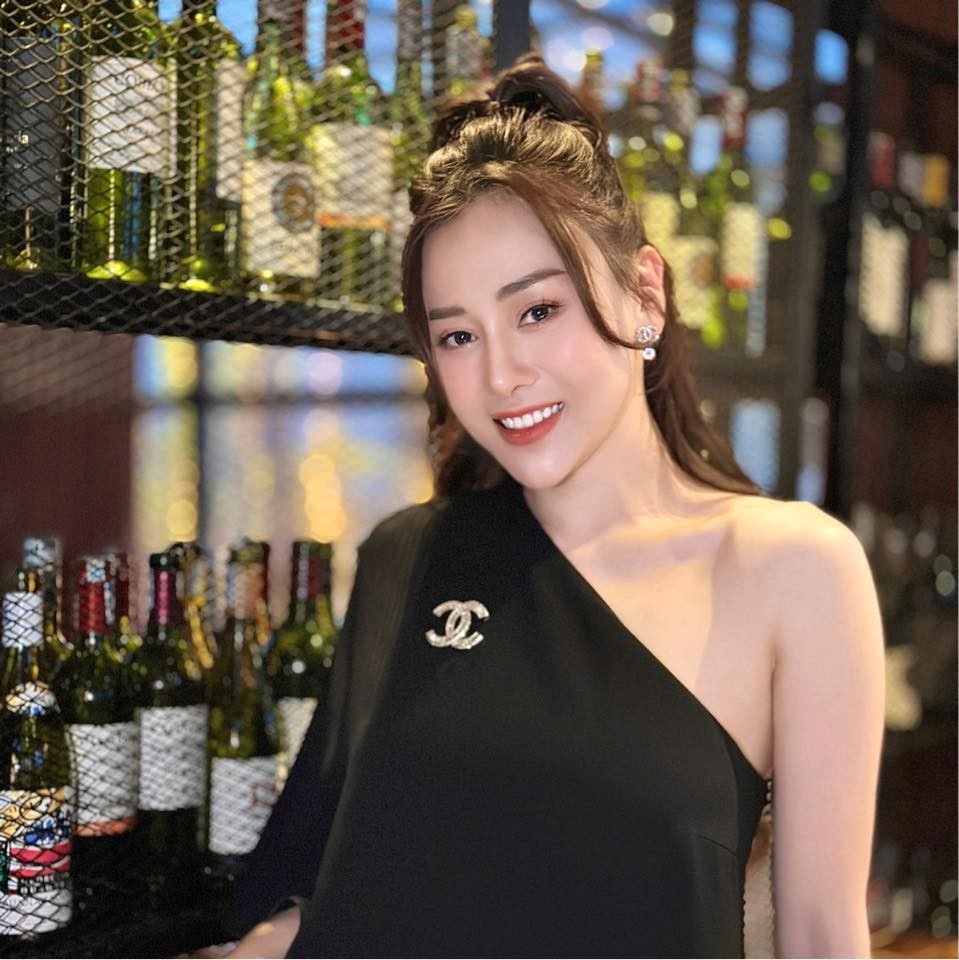 Phương Oanh khẳng định cô và Shark Bình đến với nhau hoàn toàn là vì tình yêu, sự thấu hiểu, đồng điệu... không vì mục đích tiền bạc hay tài sản Phương Oanh khẳng định cô và Shark Bình đến với nhau hoàn toàn là vì tình yêu, sự thấu hiểu, đồng điệu... không vì mục đích tiền bạc hay tài sản