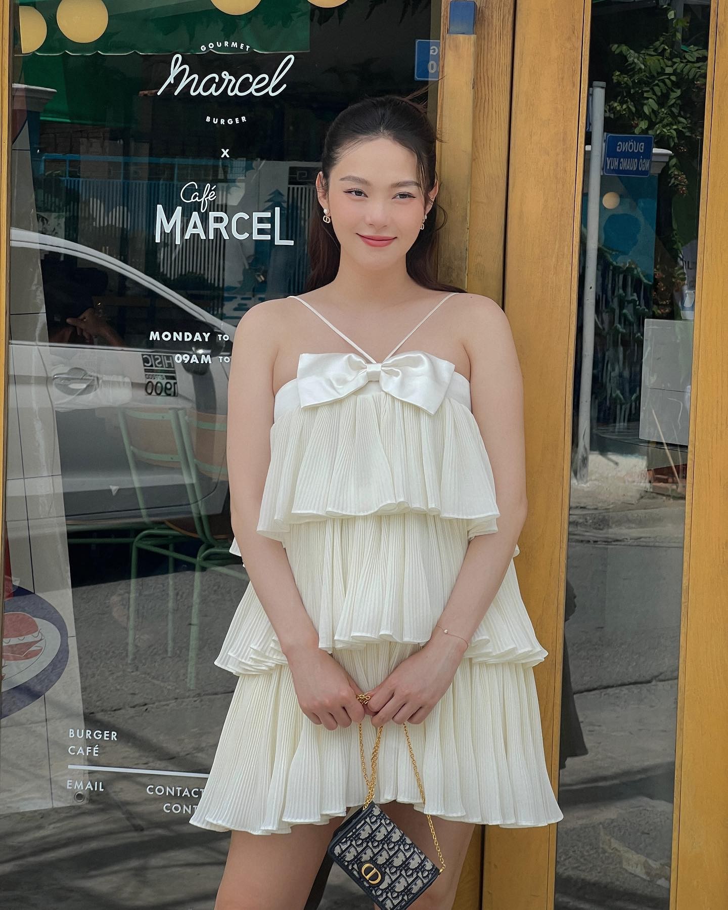 Minh Hằng diện đồ rộng vẫn vô cùng cuốn hút Minh Hằng diện đồ rộng vẫn vô cùng cuốn hút
